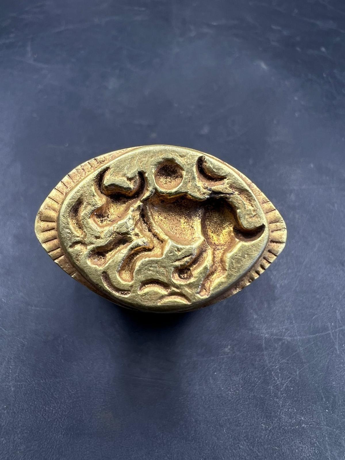 Bochic Curated Antique Seal Ring From Burma 18k Solid Gold For Sale 3