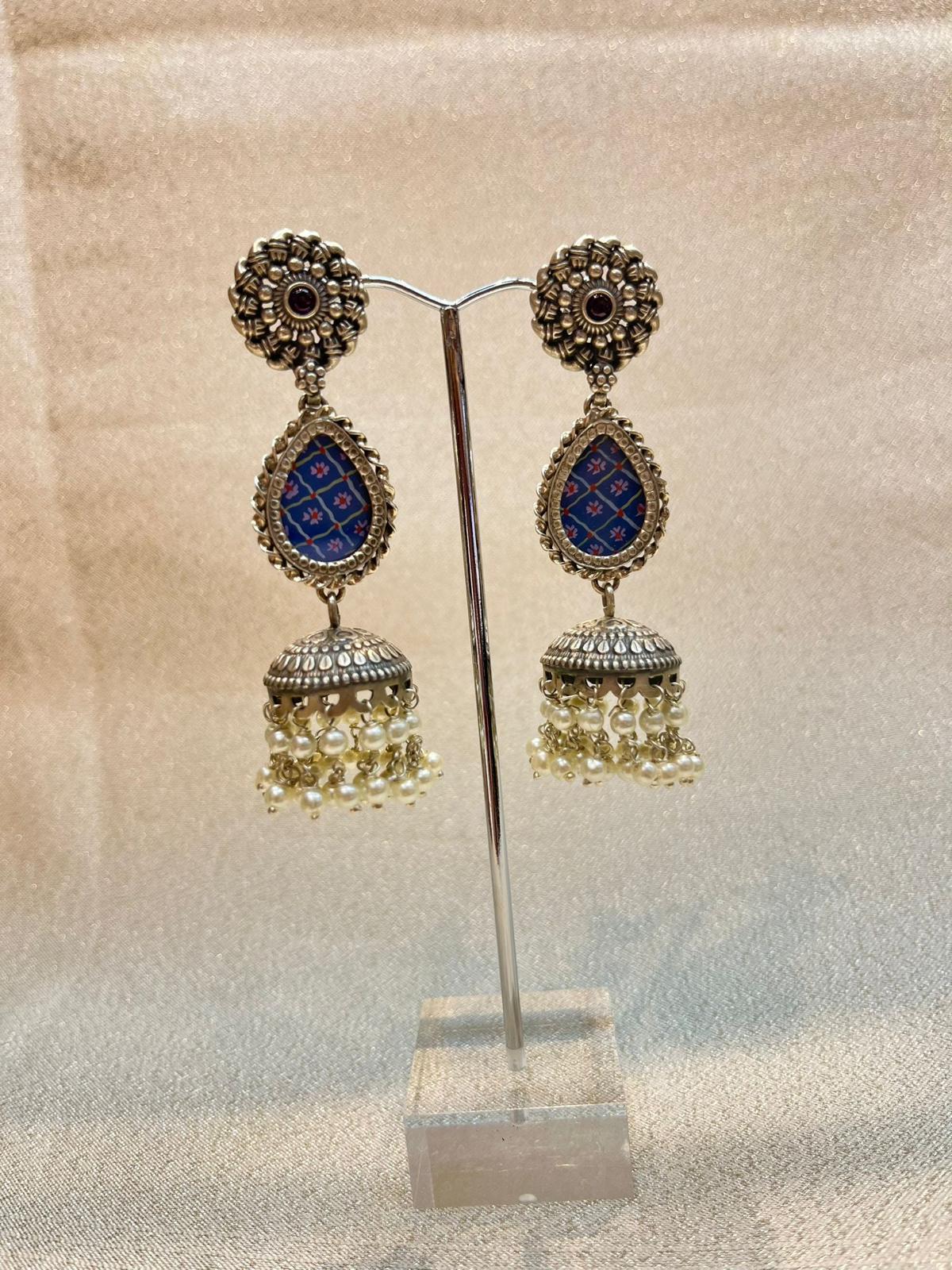 Bochic IndoChina Orientalische Vintage Silber & Emaille Blaue Glockenohrringe aus Silber & Emaille 

Die Ohrringe der Kollektion 