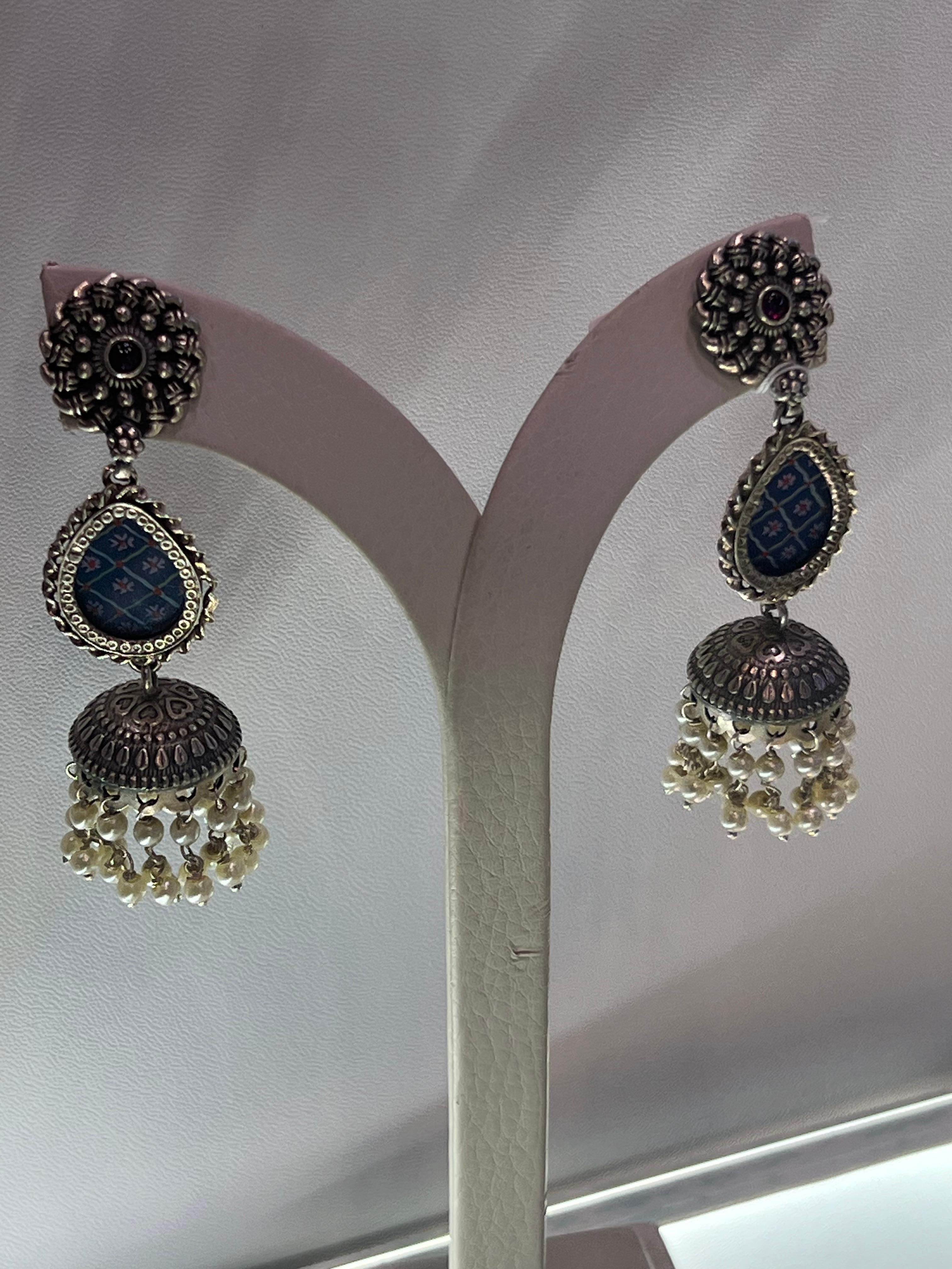 Bochic IndoChina Orientalische Vintage Silber & Emaille Blaue Glockenohrringe aus Silber & Emaille  (Barock) im Angebot