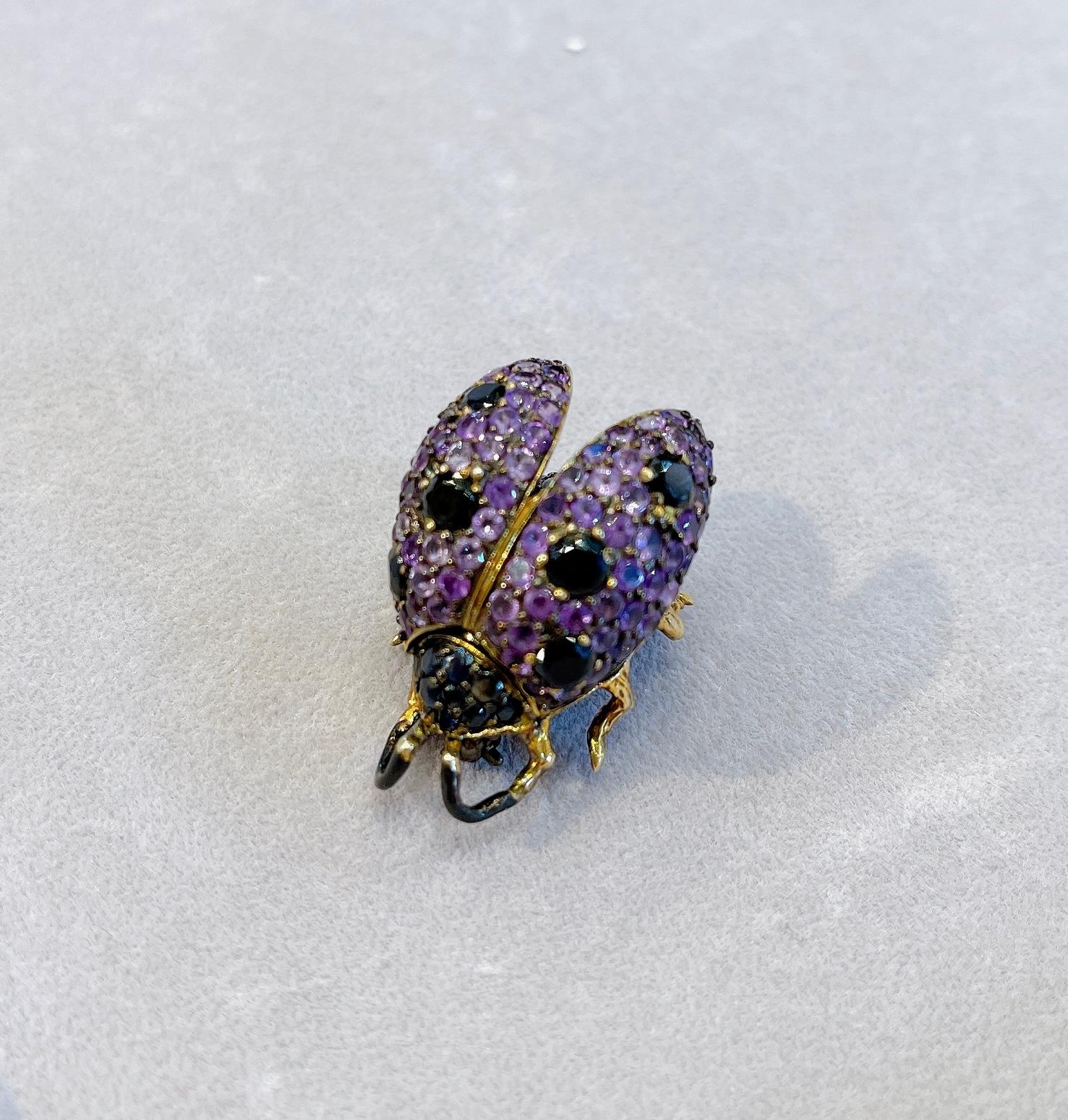 Bochic Broche ou pendentif en forme de scarabée en saphir naturel multicolore et pierres précieuses mélangées en vente 6