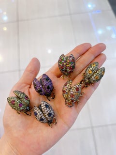 Spilla o ciondolo "scarabeo" Bochic con zaffiro naturale multicolore e gemme miste