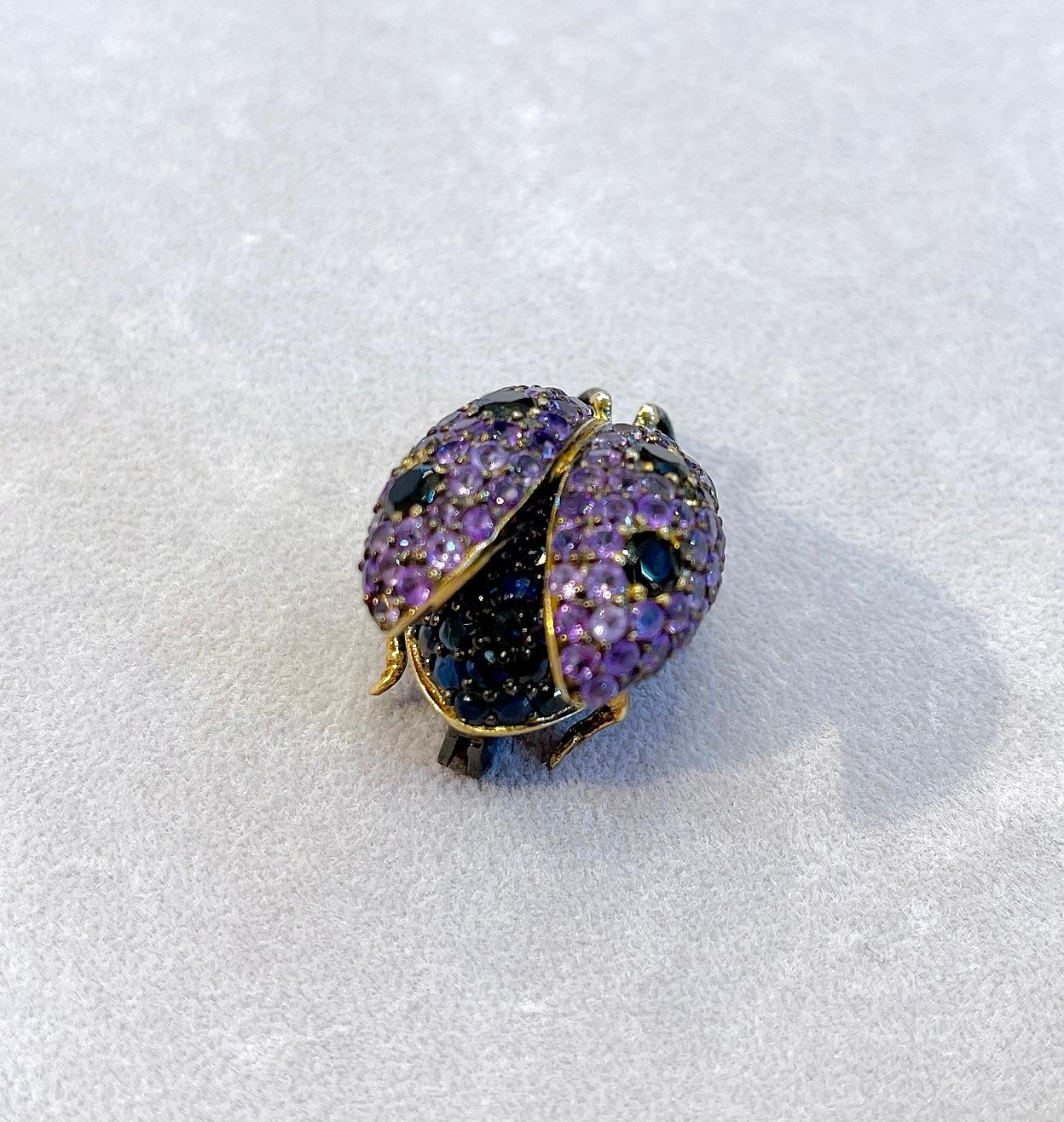 Bochic Broche ou pendentif en forme de scarabée en saphir naturel multicolore et pierres précieuses mélangées en vente 3
