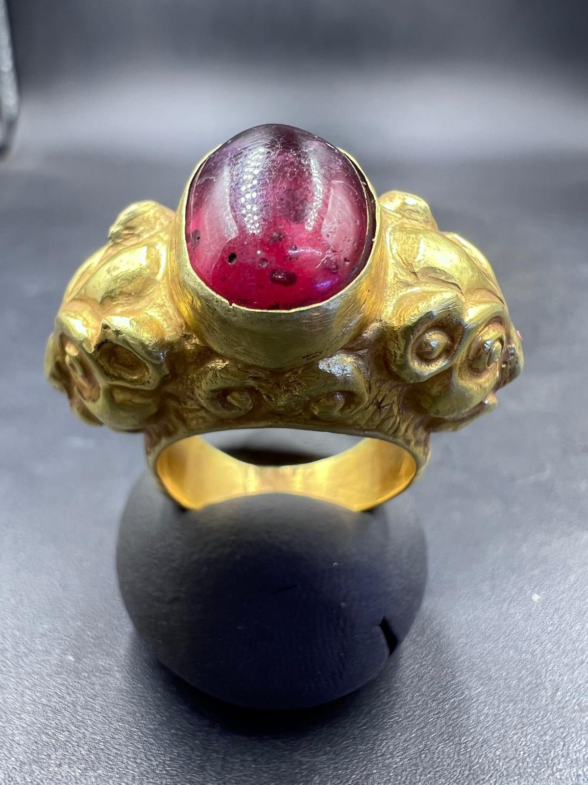 Bochic ”Orient Antic” Curated Antique Ring From Burma 18k Solid Gold & Ruby For Sale 4