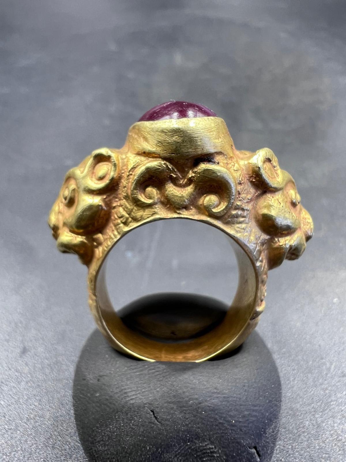 Bochic ”Orient Antic” Curated Antique Ring From Burma 18k Solid Gold & Ruby For Sale 6