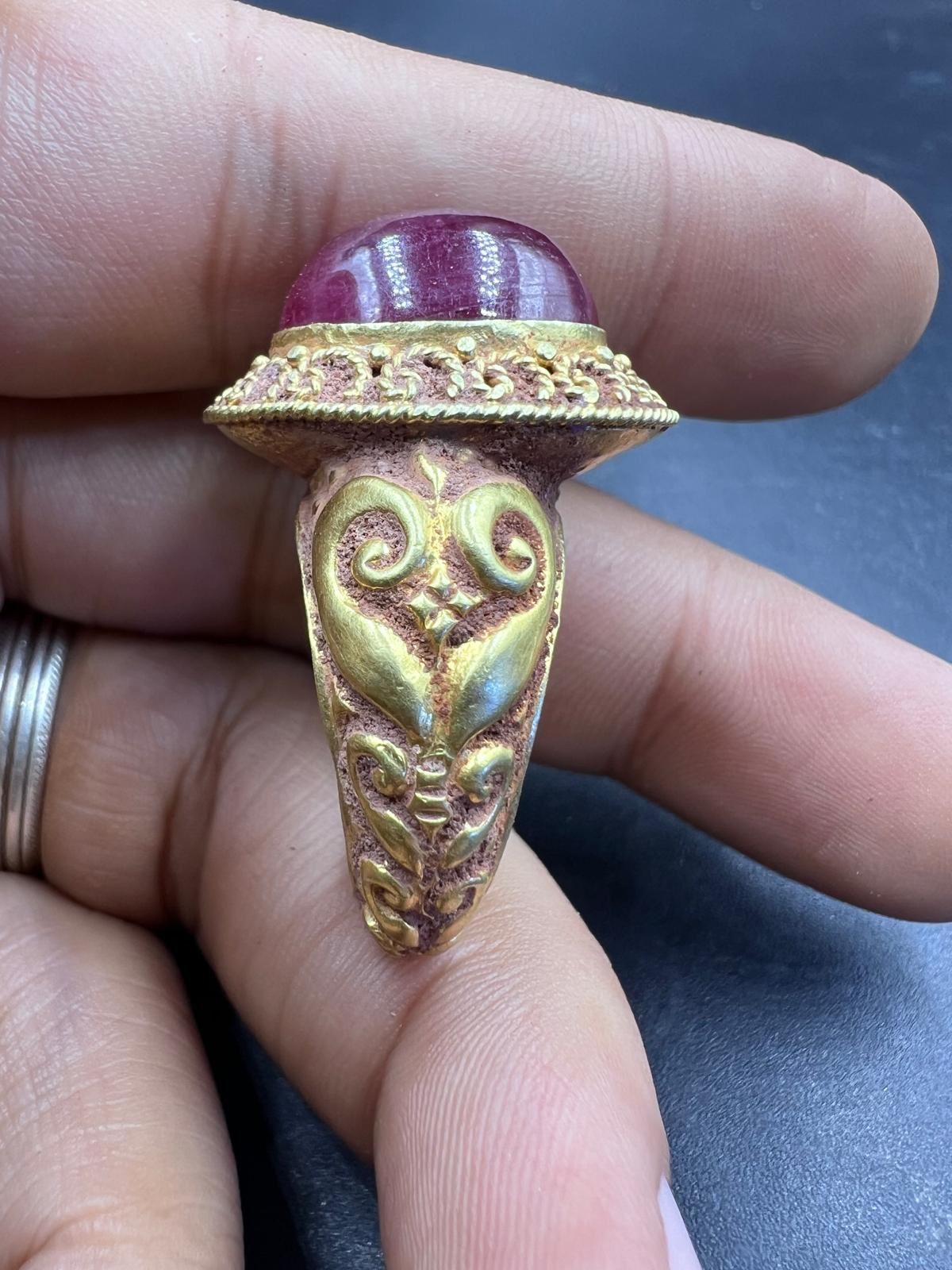 Bochic “Orient Antic” Curated Antique Ring From Burma 18k Solid Gold & Ruby In Excellent Condition For Sale In New York, NY