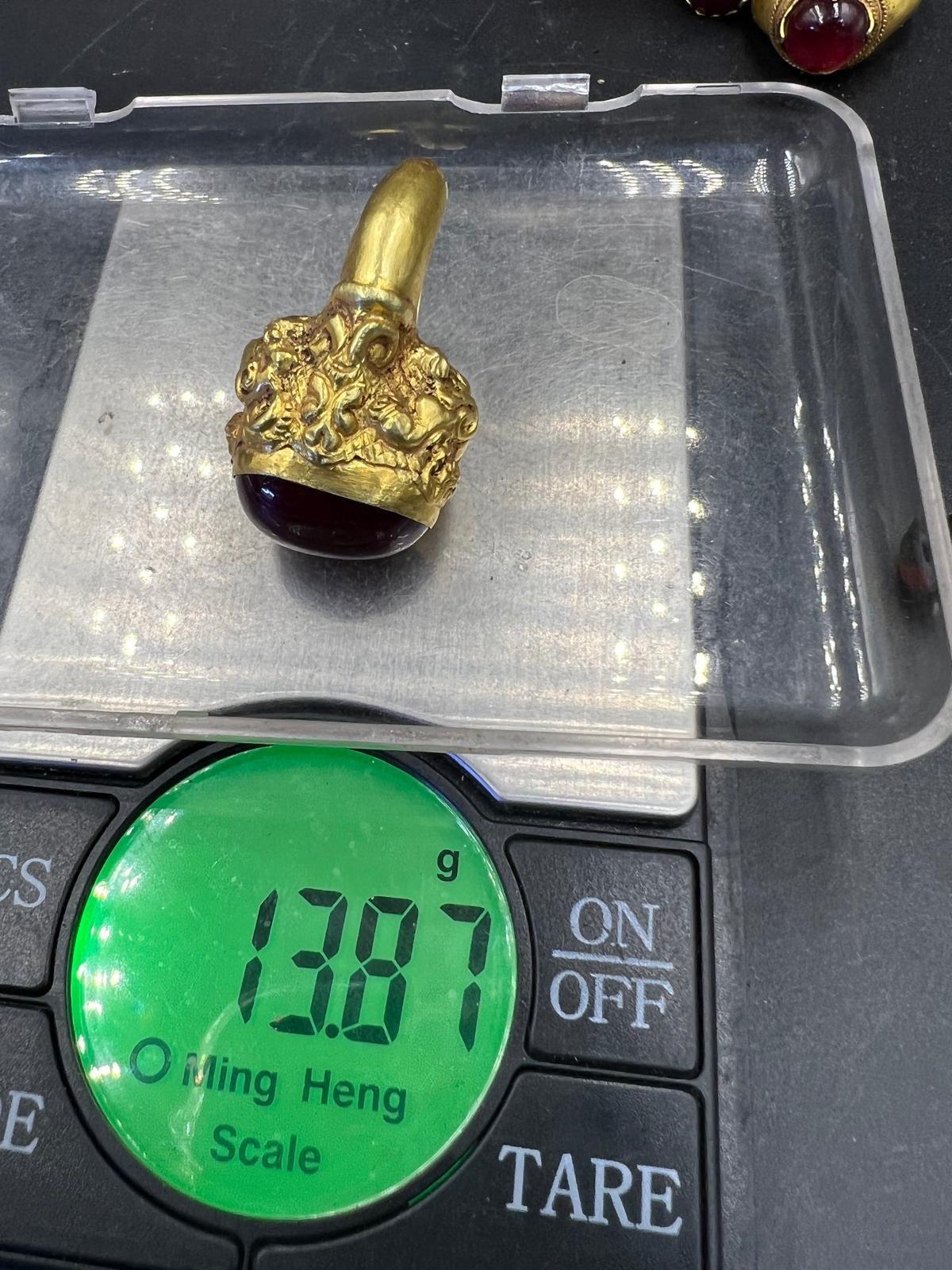 Bochic Orient Antic Curated antiken Ring aus Birma 18k Solid Gold & Rubin im Zustand „Hervorragend“ im Angebot in New York, NY