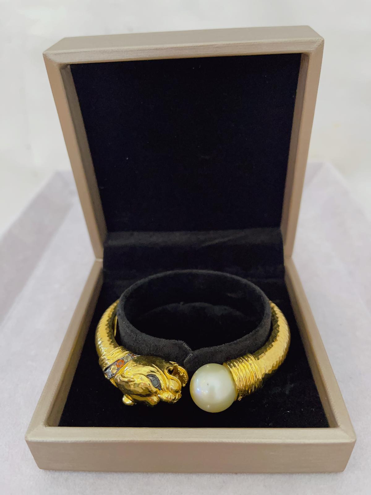 Bochic “Orient” Bangle, Sapphire & South Sea Pearl Set in 22 Gold & Silver For Sale 1