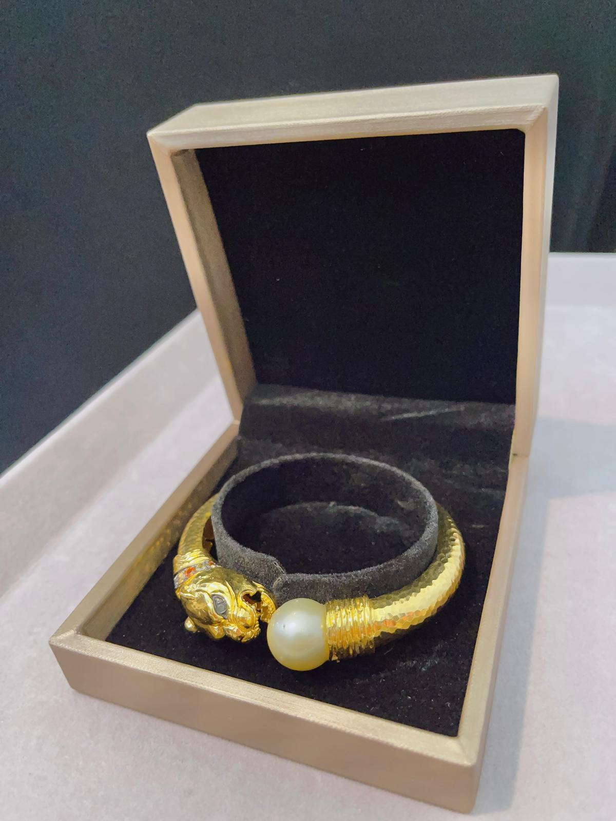 Bochic “Orient” Bangle, Sapphire & South Sea Pearl Set in 22 Gold & Silver For Sale 2