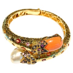 Bracelet jonc Bochic Orient en or et argent 22 carats avec corail, saphirs et perles 