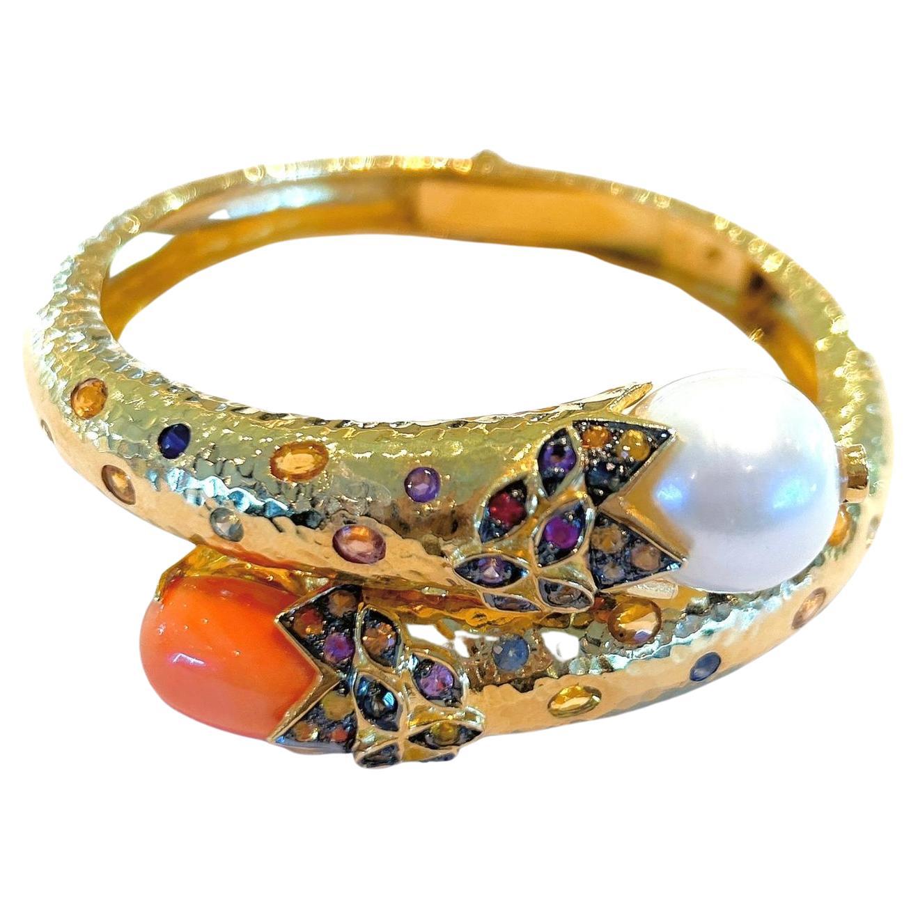BOCHIC Orient-Armreif aus 22 Karat Gold und Silber mit Perlen und ausgefallenen farbigen Saphiren (Barock)