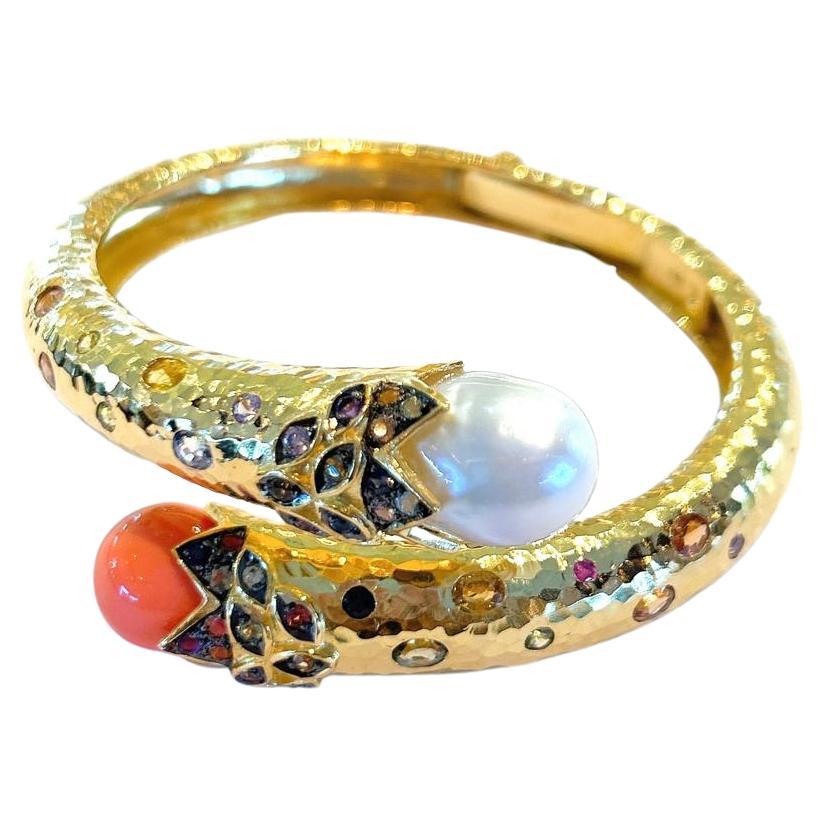 BOCHIC Orient-Armreif aus 22 Karat Gold und Silber mit Perlen und ausgefallenen farbigen Saphiren (Brillantschliff)