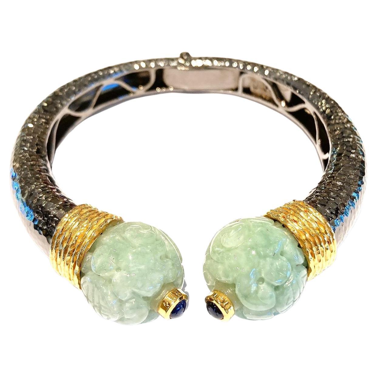 Bochic Orient-Armreif aus 22 Karat Gold und Silber mit geschnitzter Jade (Barock) im Angebot