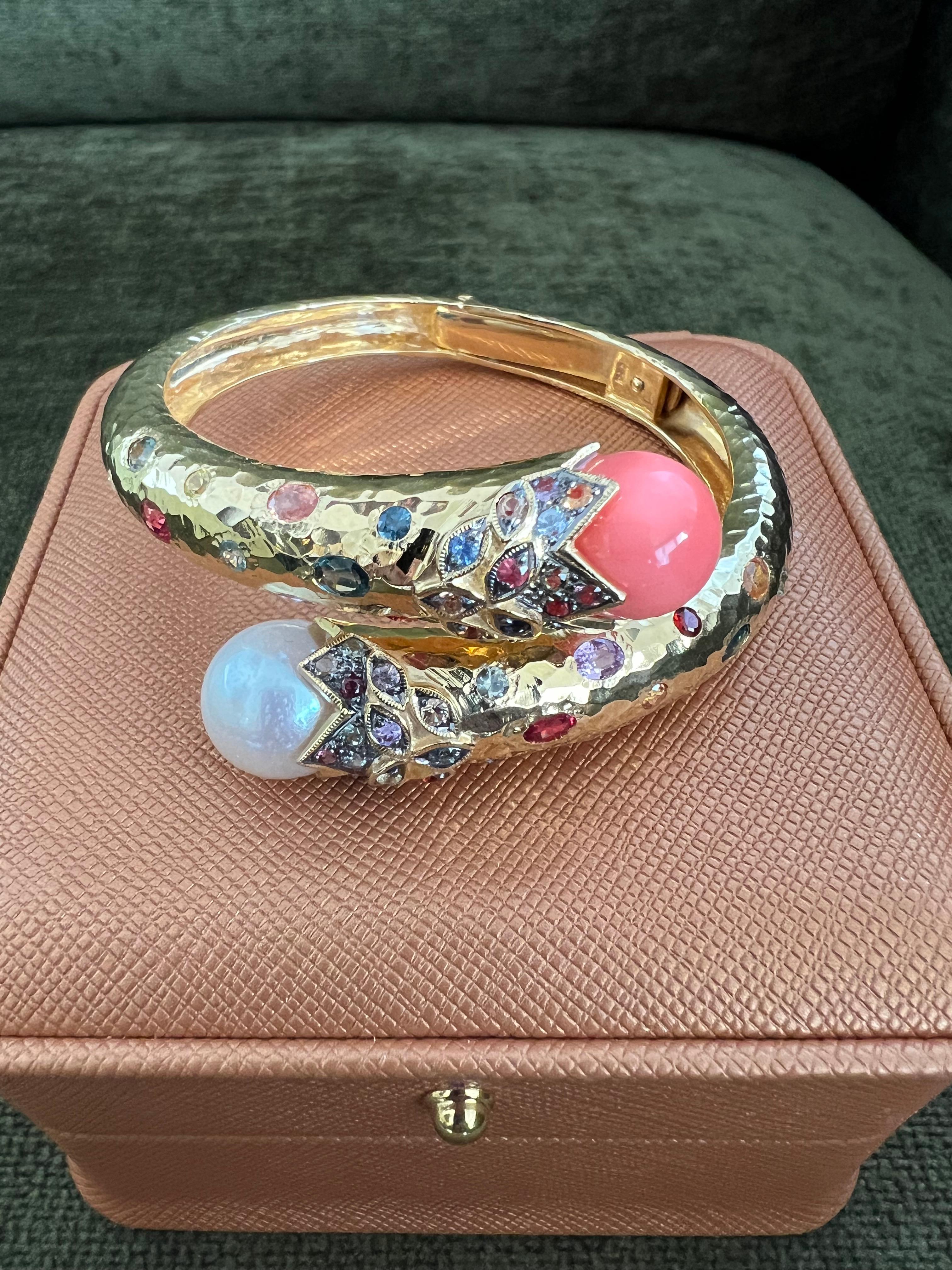 Bochic “Orient” Bangle Set In 18K Gold & Silver With Salmon Coral & Sapphires For Sale 4