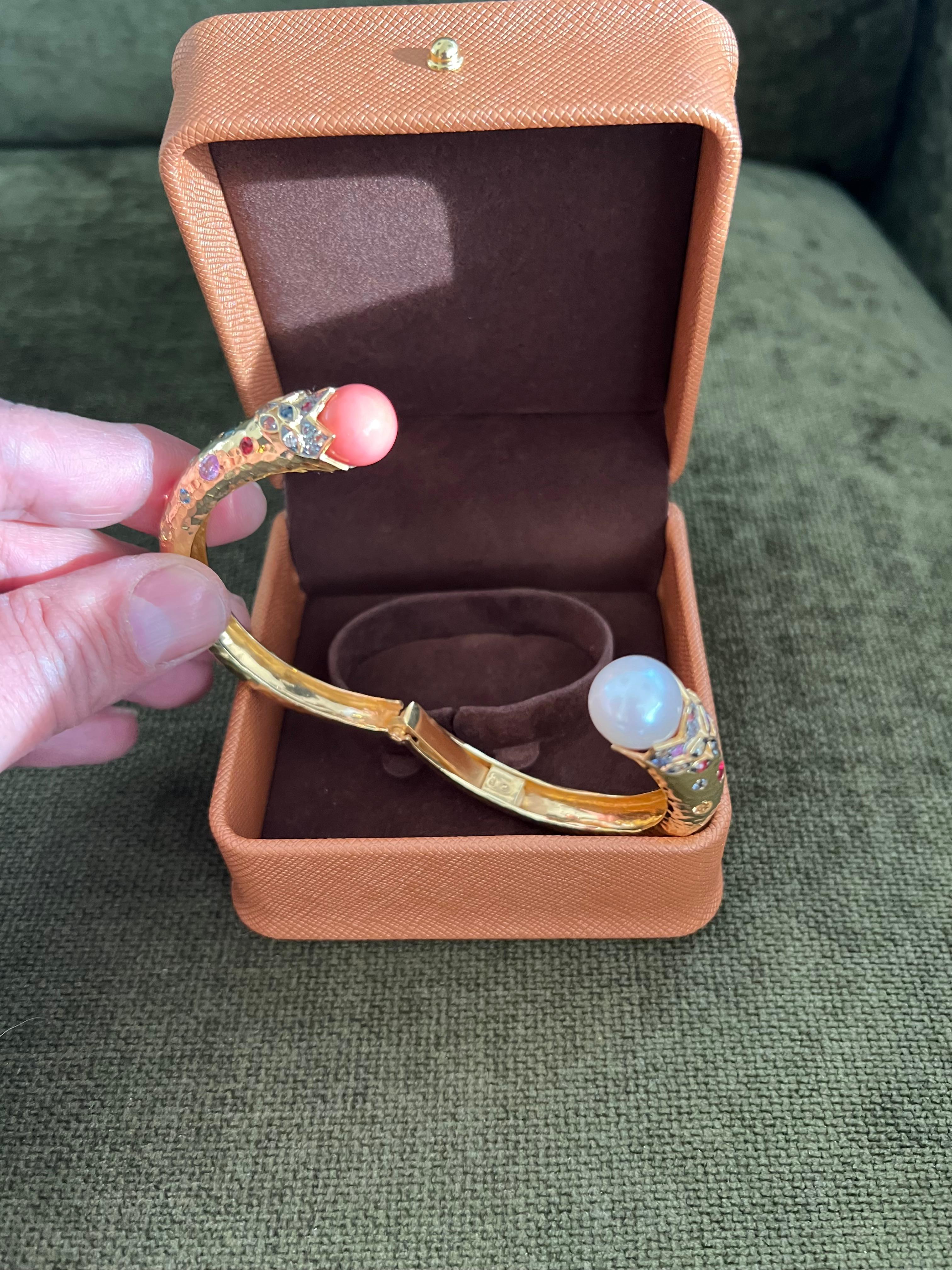 Bochic “Orient” Bangle Set In 18K Gold & Silver With Salmon Coral & Sapphires For Sale 5