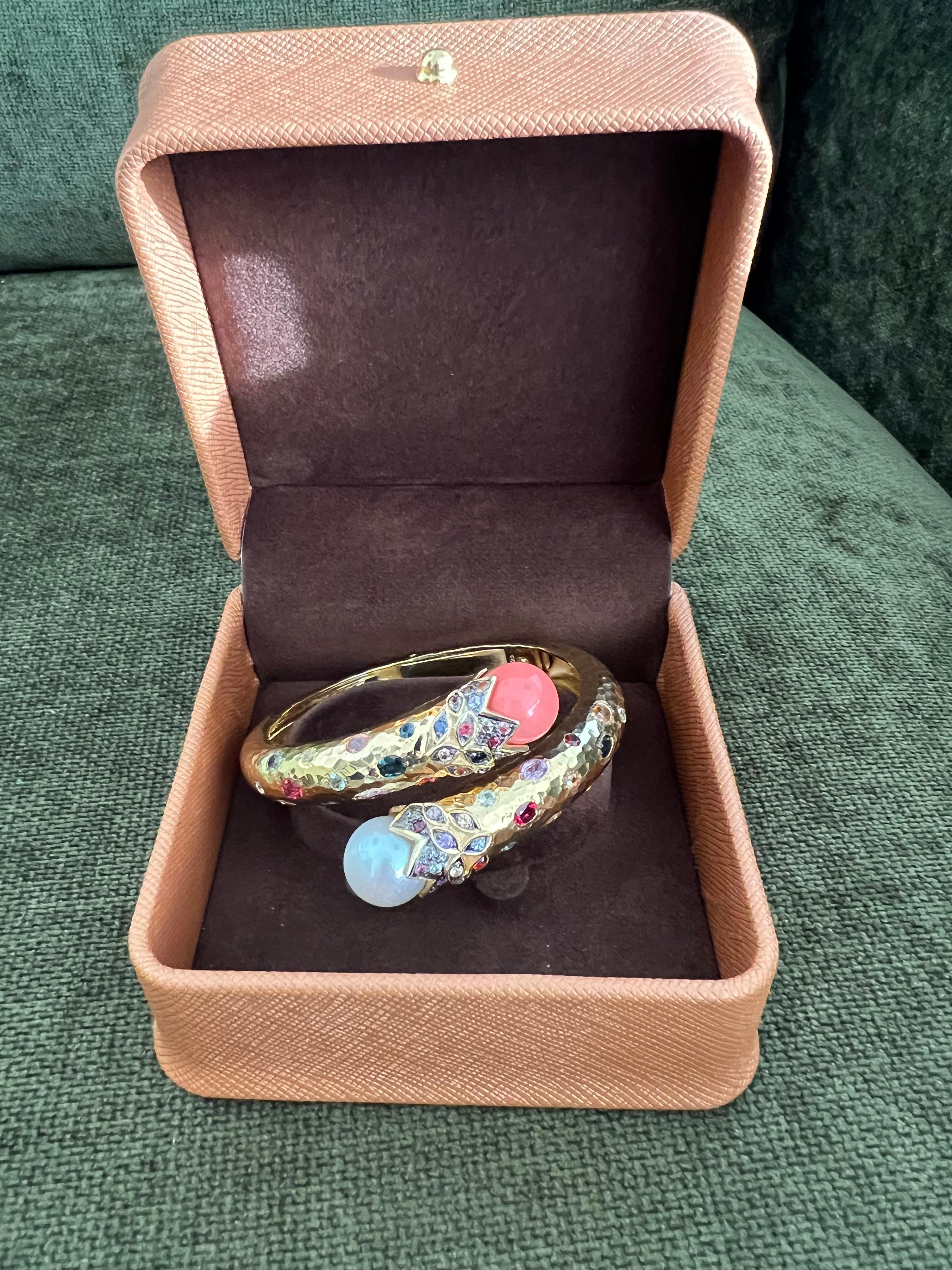 Bochic “Orient” Bangle Set In 18K Gold & Silver With Salmon Coral & Sapphires For Sale 10