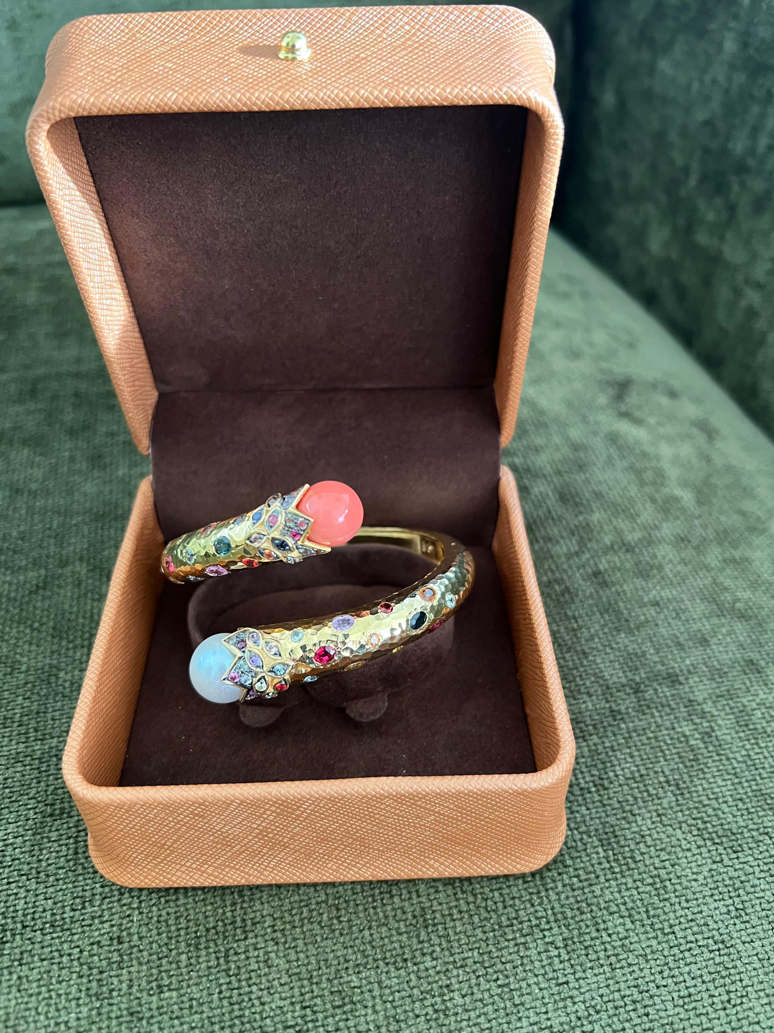 Bochic “Orient” Bangle Set In 18K Gold & Silver With Salmon Coral & Sapphires For Sale 11