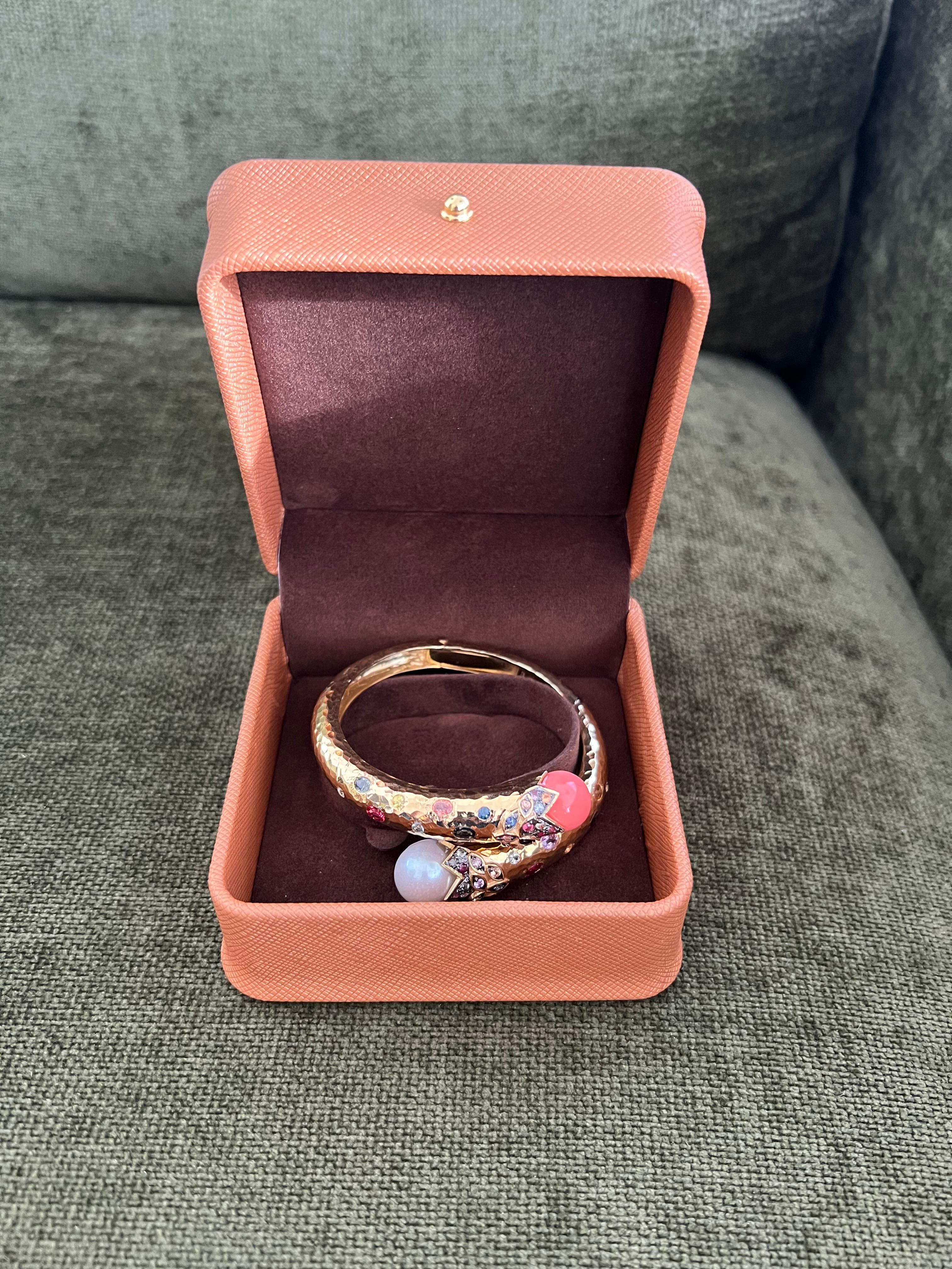 Baroque Bochic “Orient” Bangle Set In 18K Gold & Silver With Salmon Coral & Sapphires For Sale