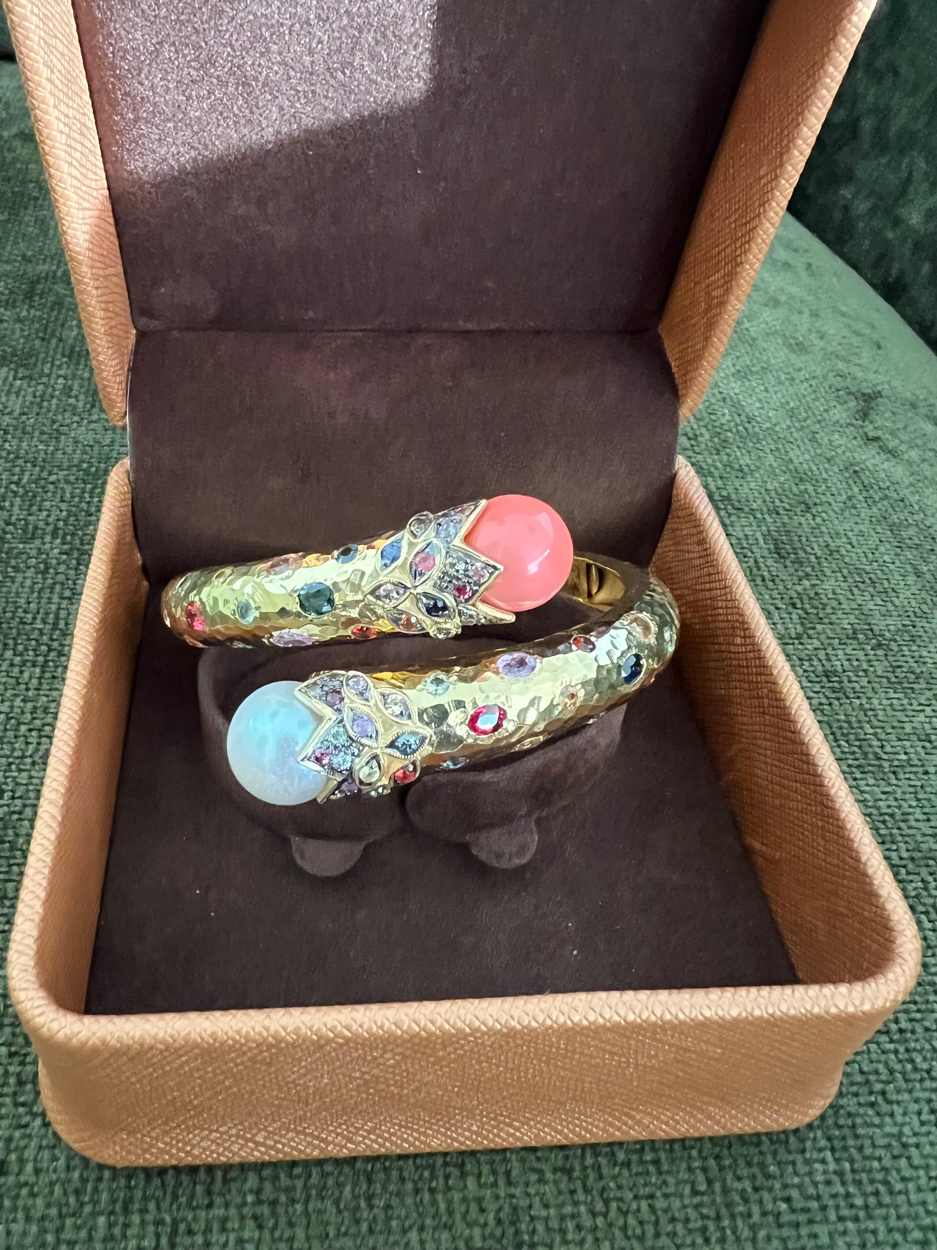 Women's or Men's Bochic “Orient” Bangle Set In 18K Gold & Silver With Salmon Coral & Sapphires For Sale
