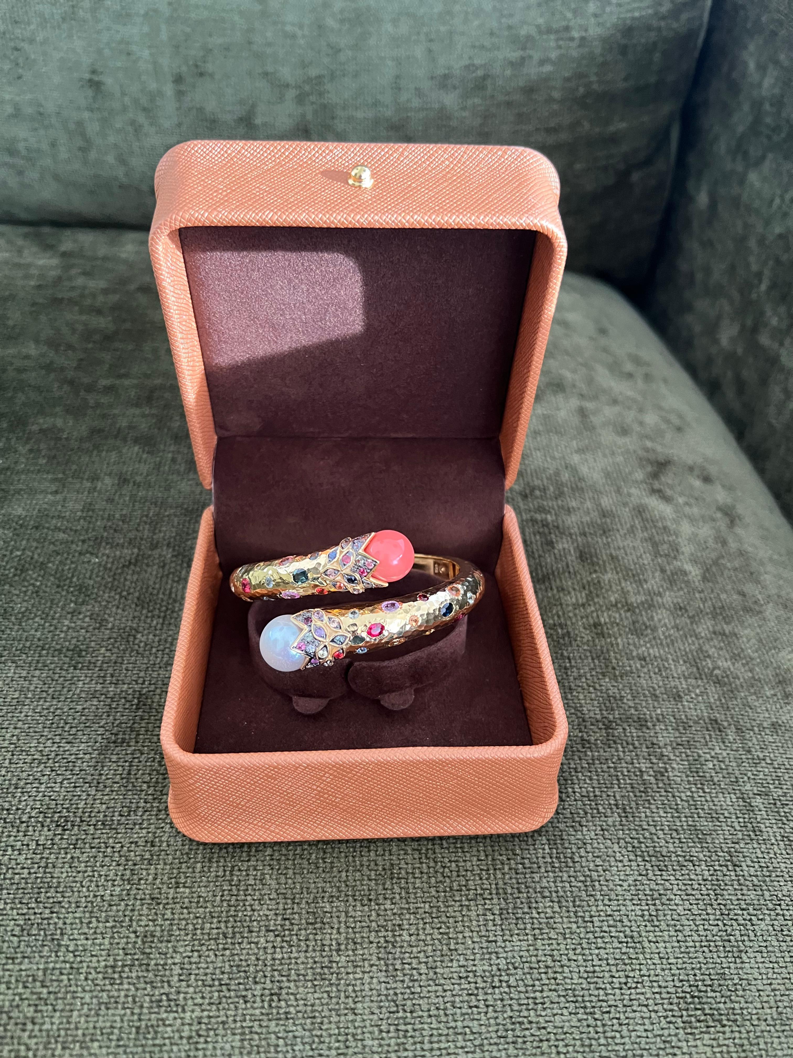 Bochic “Orient” Bangle Set In 18K Gold & Silver With Salmon Coral & Sapphires For Sale 1