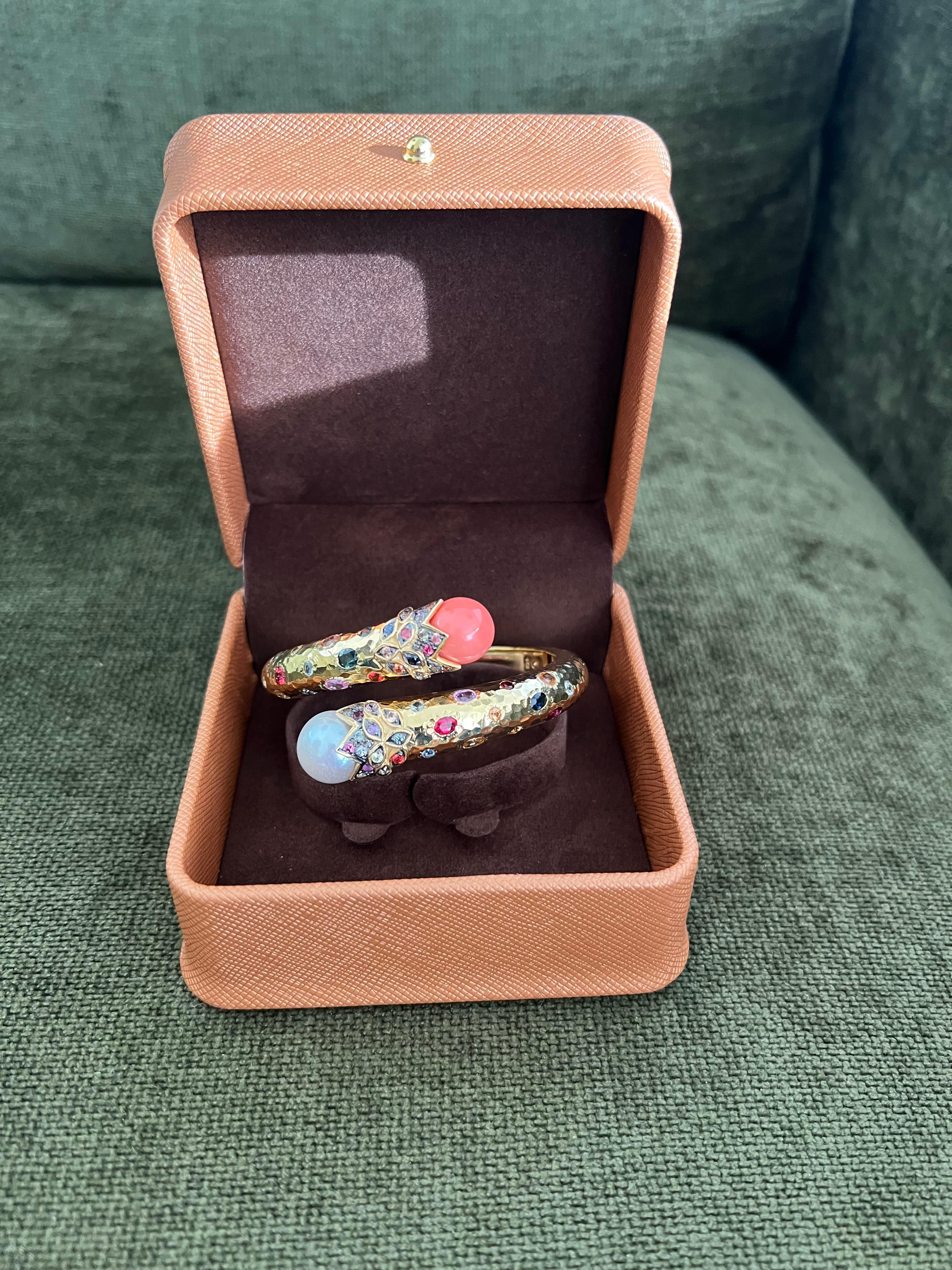 Bochic “Orient” Bangle Set In 18K Gold & Silver With Salmon Coral & Sapphires For Sale 2