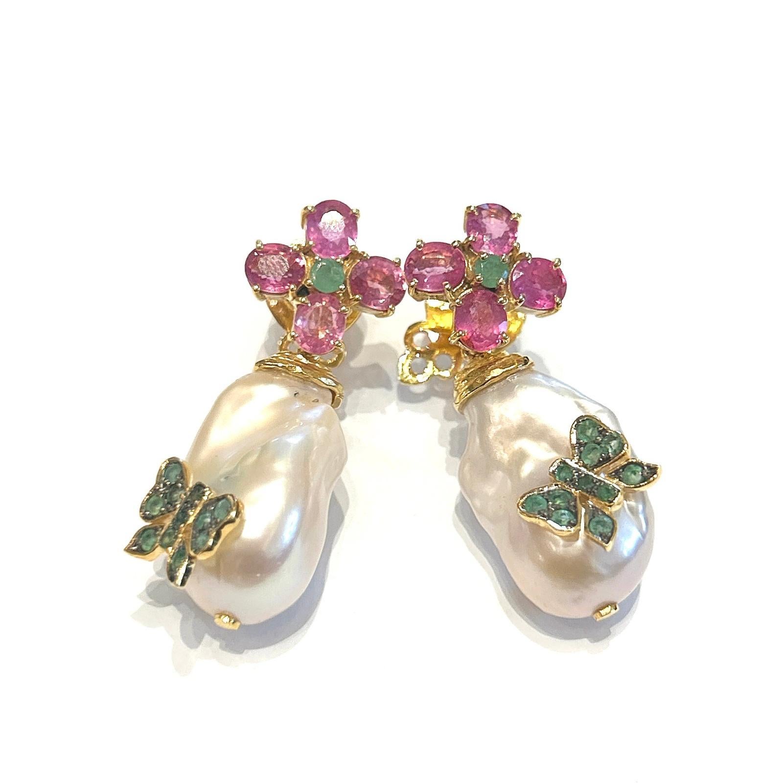 Bochic “Orient” Pearl, Ruby & Emerald Earrings Set 18K Gold&Silver 

Natural Rubies - 9 carat 
Natural Emeralds - 3 carats 
Baroque white pearls 


The earrings from the 