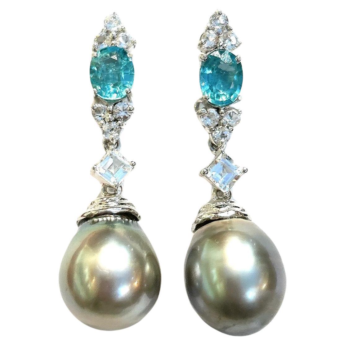 Pendientes Bochic "Oriente" Apetito Azul y Topacio Blanco engastados en oro y plata de 18 quilates