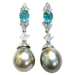 Pendientes Bochic "Oriente" Apetito Azul y Topacio Blanco engastados en oro y plata de 18 quilates