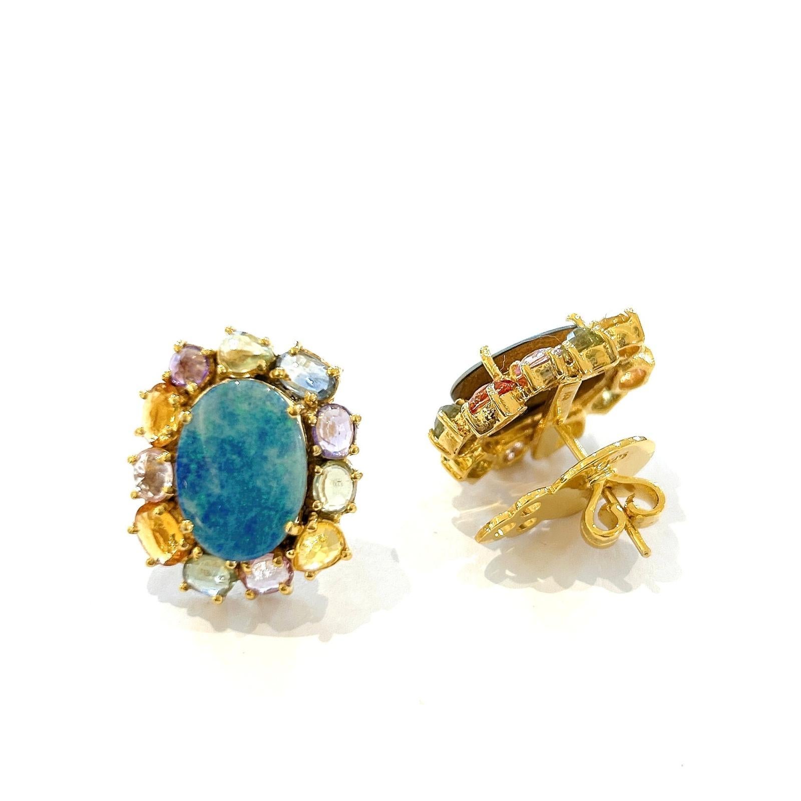 Taille rose Boucles d'oreilles Bochic Orient en or et argent 18 carats serties d'opales bleues et de plusieurs saphirs en vente