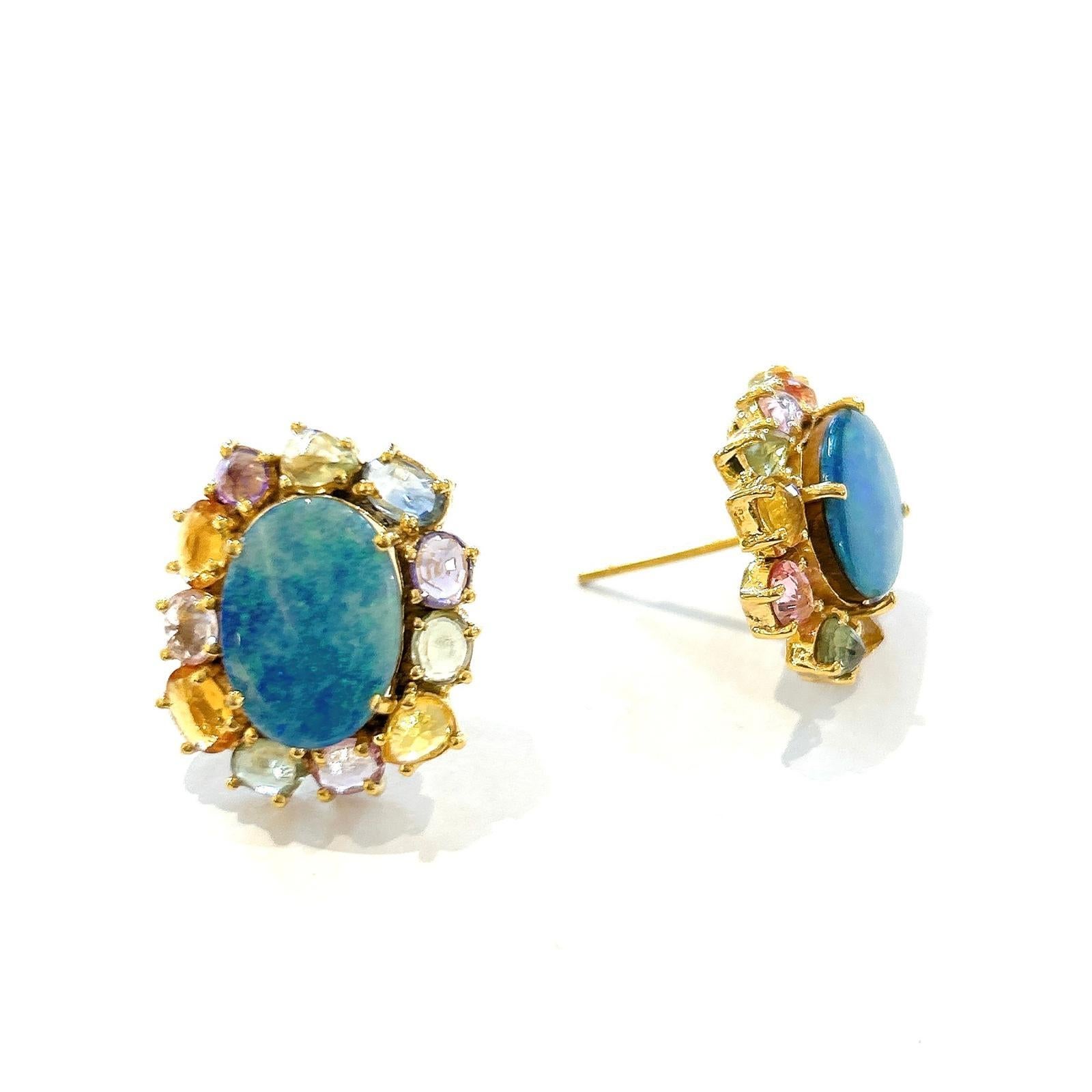 Boucles d'oreilles Bochic Orient en or et argent 18 carats serties d'opales bleues et de plusieurs saphirs Neuf - En vente à New York, NY