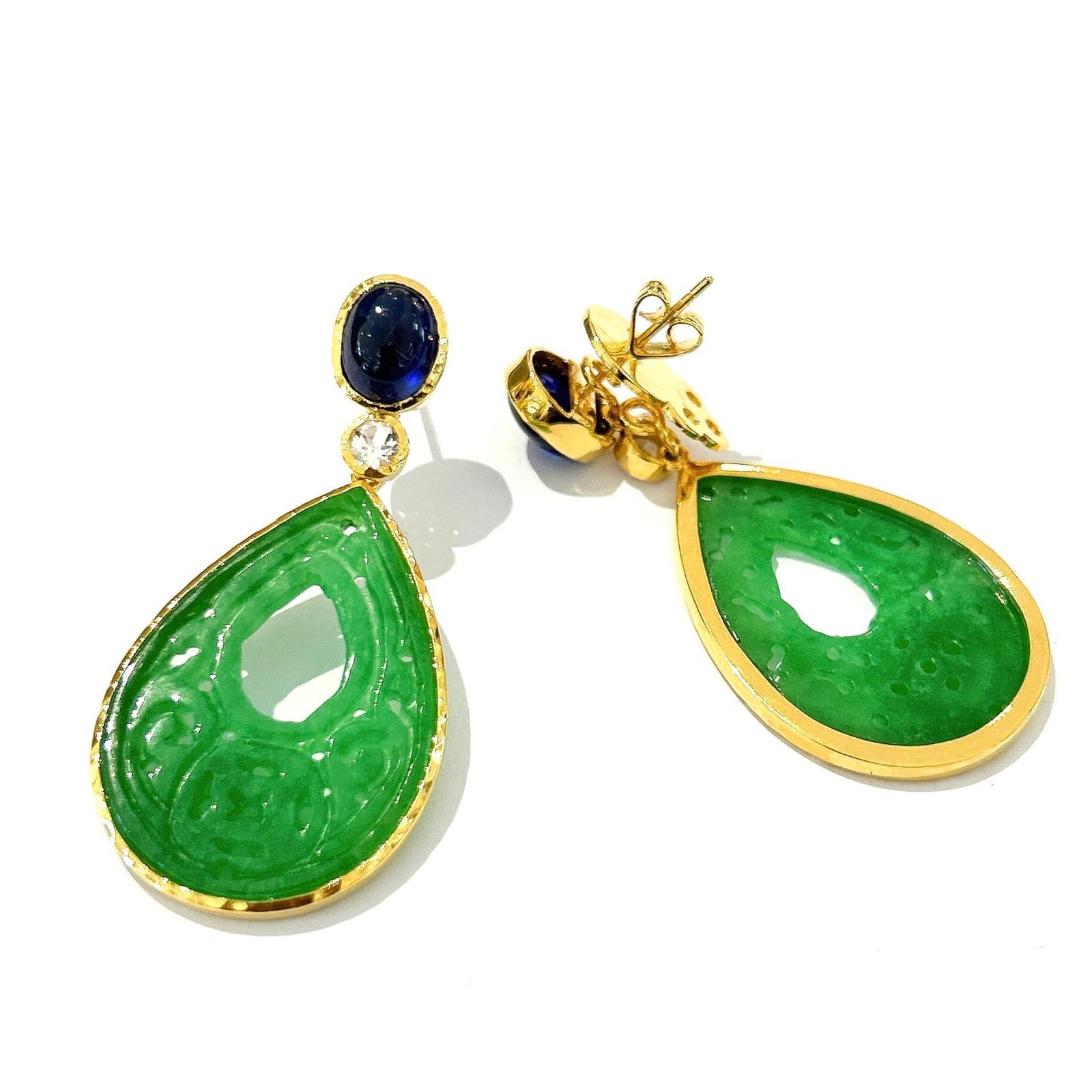 Bochic “Orient” Blue Sapphire & Jade Earrings set in 18K Gold & Silver 

Blue Sapphire - 5 carats 
White Topaz - 2 carats 
Green Jade 

The earrings from the 