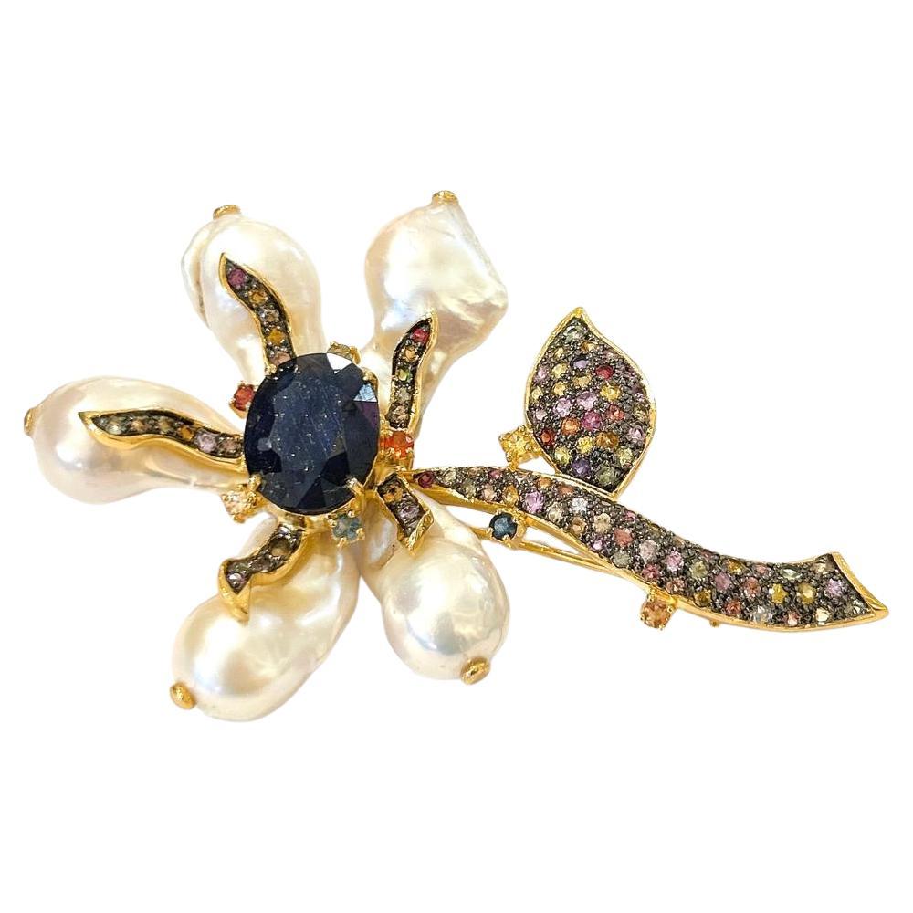 Broche Bochic "Orient" en or et argent 18 carats, saphir bleu et saphirs multicolores fantaisie