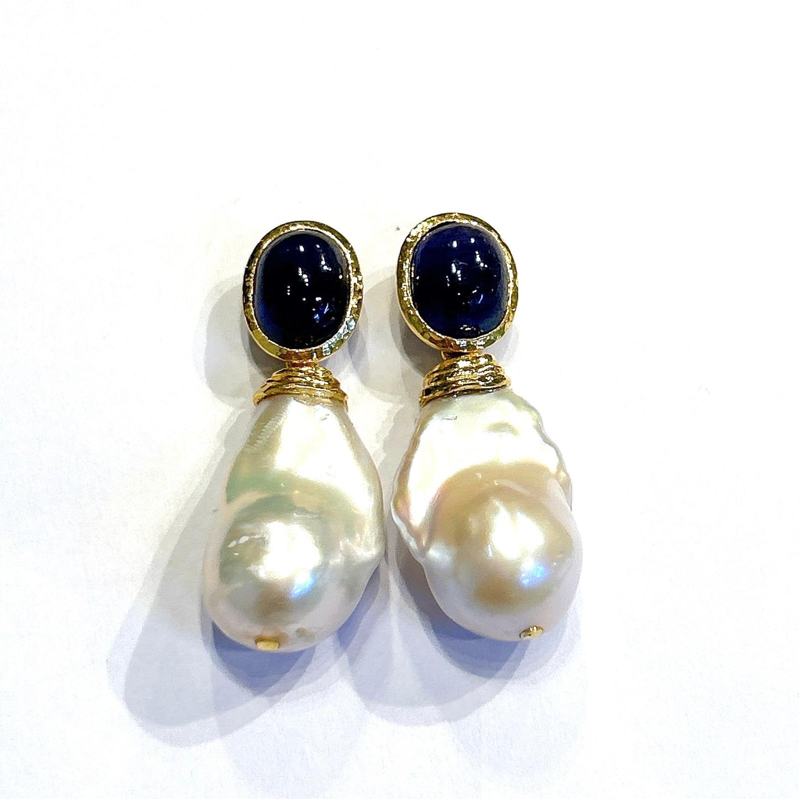 Bochic “Orient” Blue Sapphire & Pearl Earrings set In 18K Yellow Gold & Silver For Sale 1