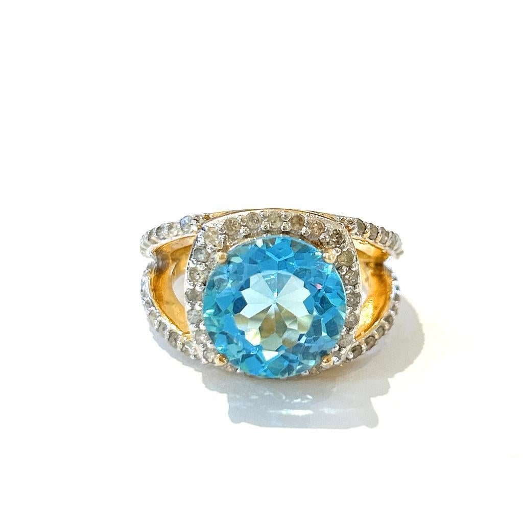 Bochic “Orient” Blue Topaz & Diamond Cocktail Ring Set In 18 K Gold & Silver 

Blue Natural Topaz, round center stone, 10 Carat
Gray Natural Diamonds - 1.20 Carat 


This Ring is from the 