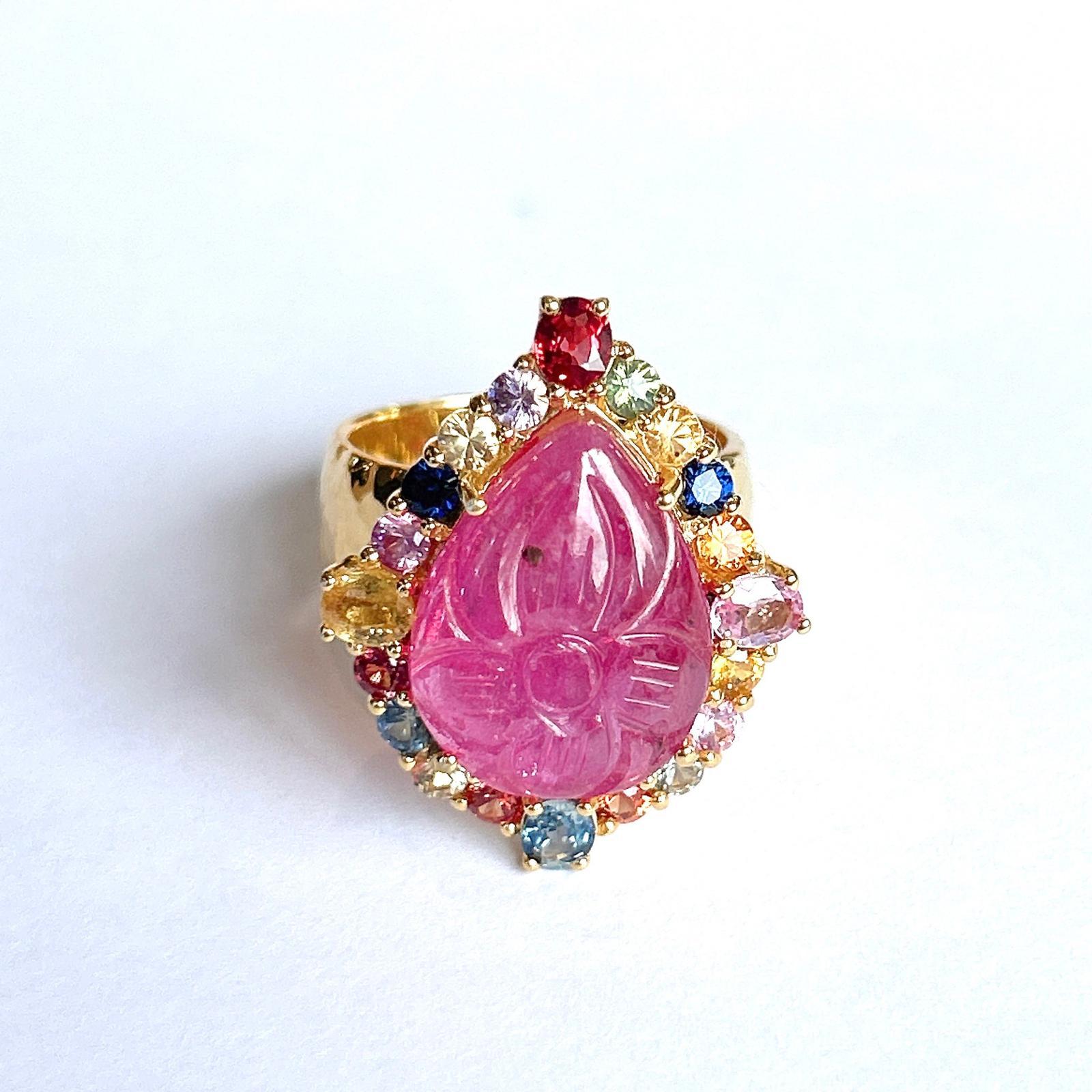 Bochic “Orient” Carved Ruby & Multi Sapphire Cluster Ring Set 18K & Silver In New Condition For Sale In New York, NY