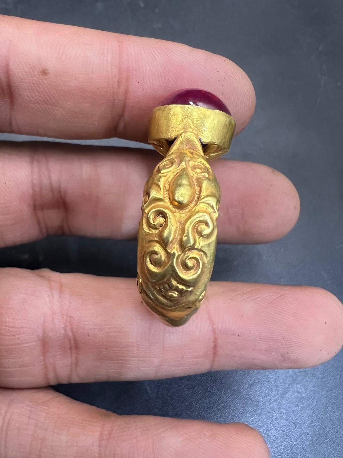 Bochic “Orient Chic” Curated Antique Ring From Burma 18k Solid Gold & Ruby For Sale 7