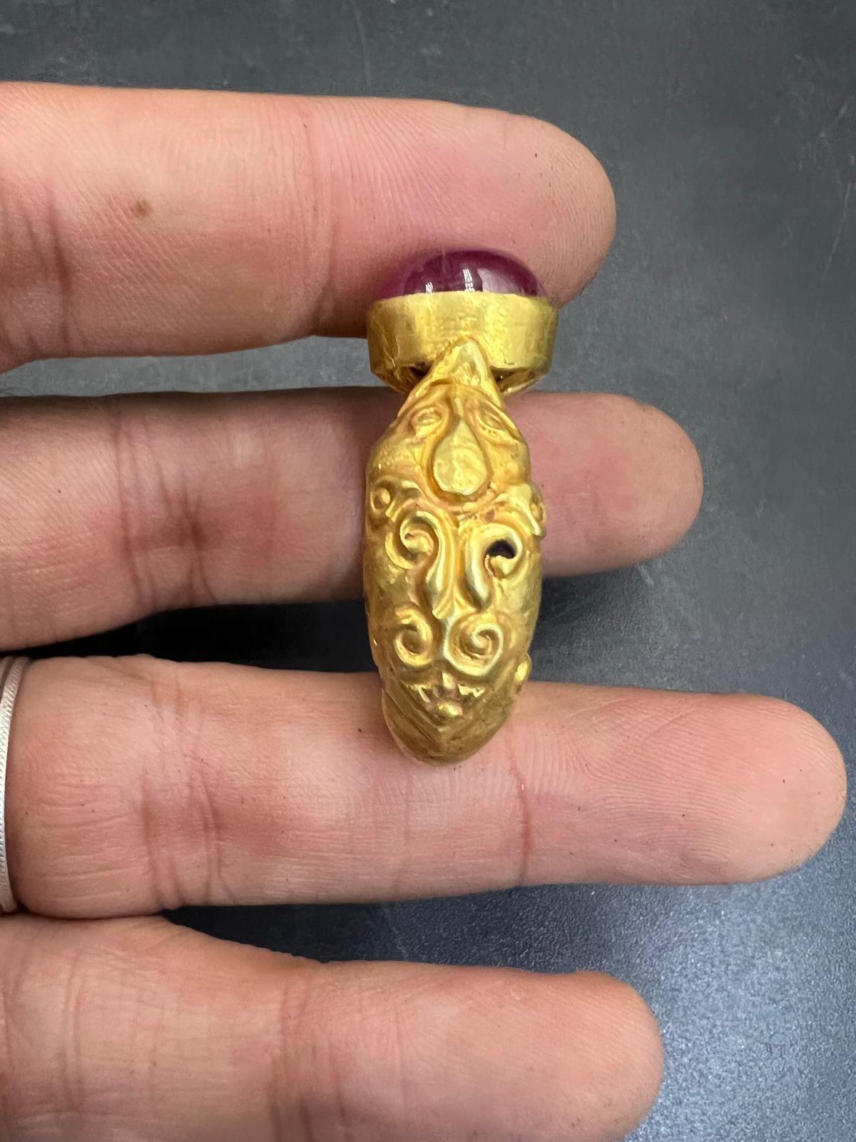 Bochic “Orient Chic” Curated Antique Ring From Burma 18k Solid Gold & Ruby For Sale 8