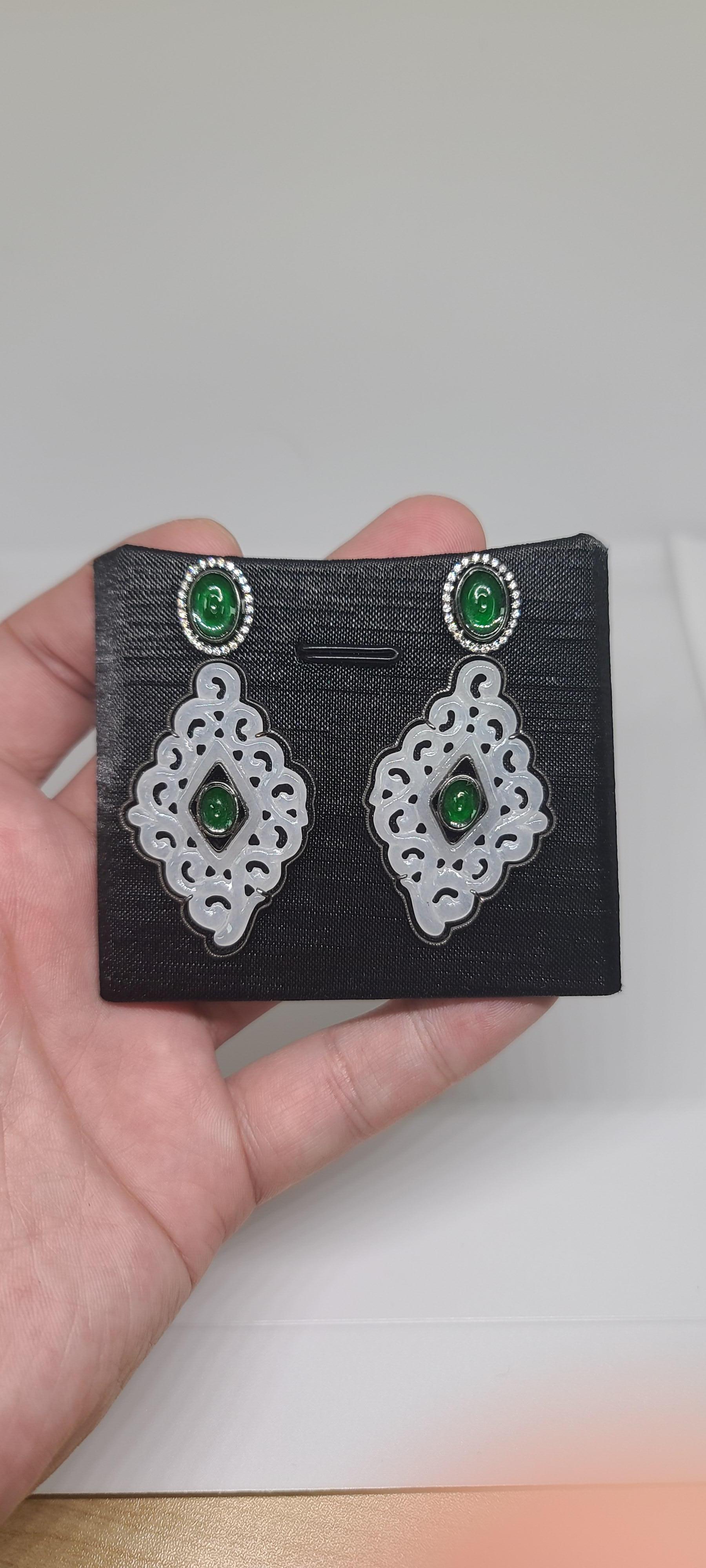 Baroque Boucles d'oreilles Bochic Orient Cluster en or 18 carats, diamants, menthe et jade vert  en vente