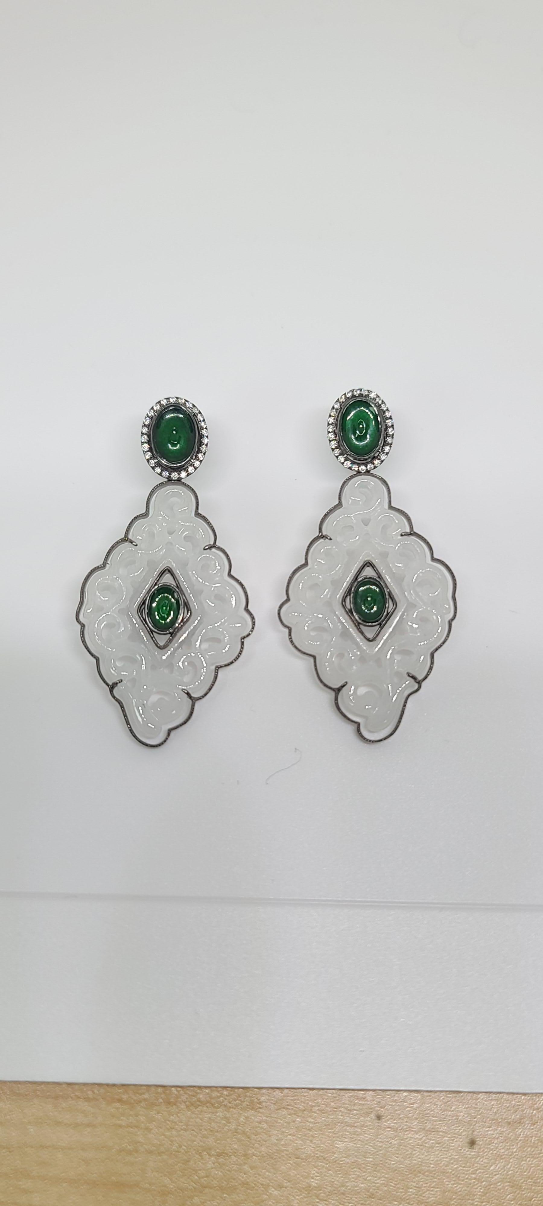 Bochic “Orient” Cluster Diamond & Mint & Green Jade Earrings Set In 18K Gold  In New Condition For Sale In New York, NY