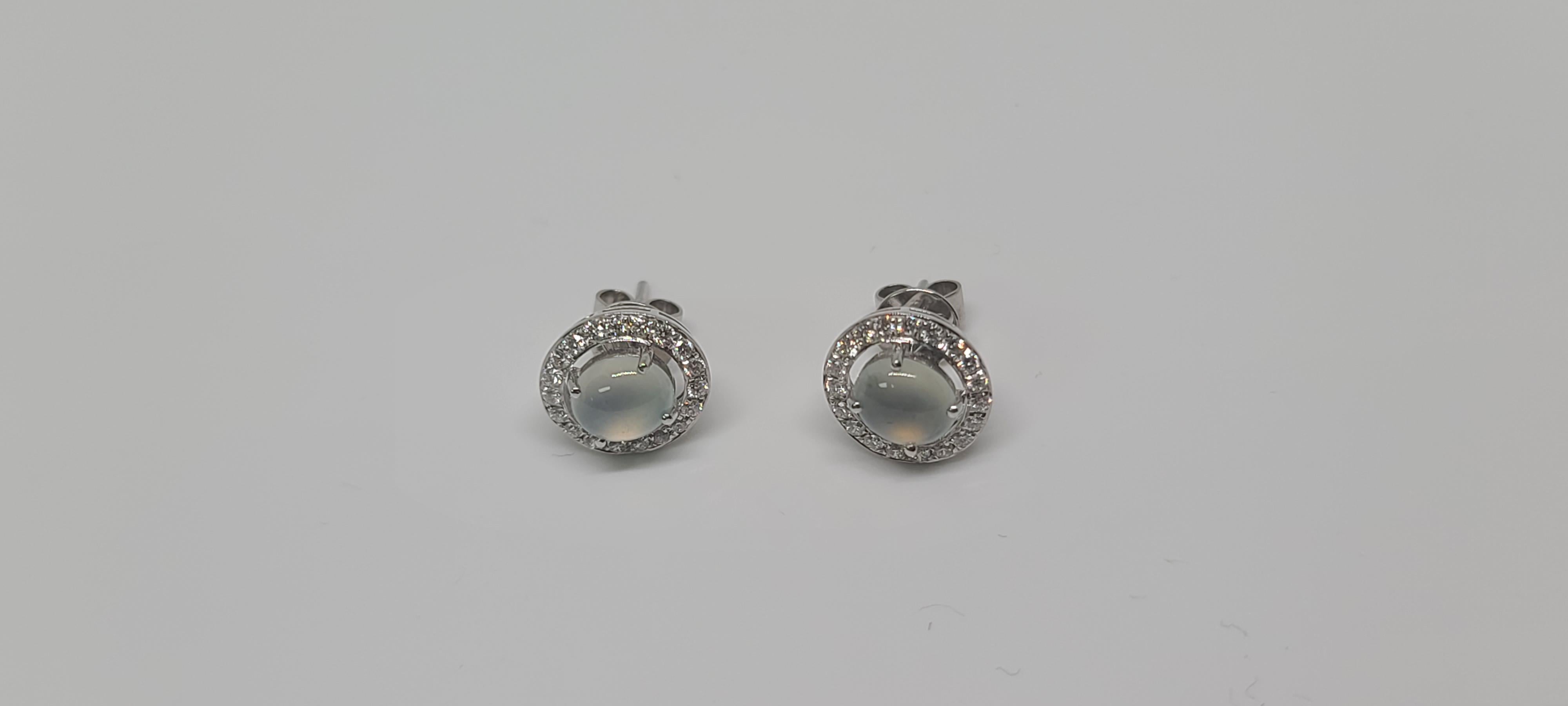 Bochic “Orient” Cluster Diamond & Mint Jade Stud Clip On Earrings In New Condition For Sale In New York, NY
