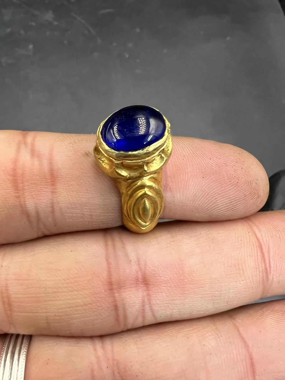 Bochic “Orient” Curated Antique Ring From Burma 18k Solid Gold & Blue Sapphire For Sale 5
