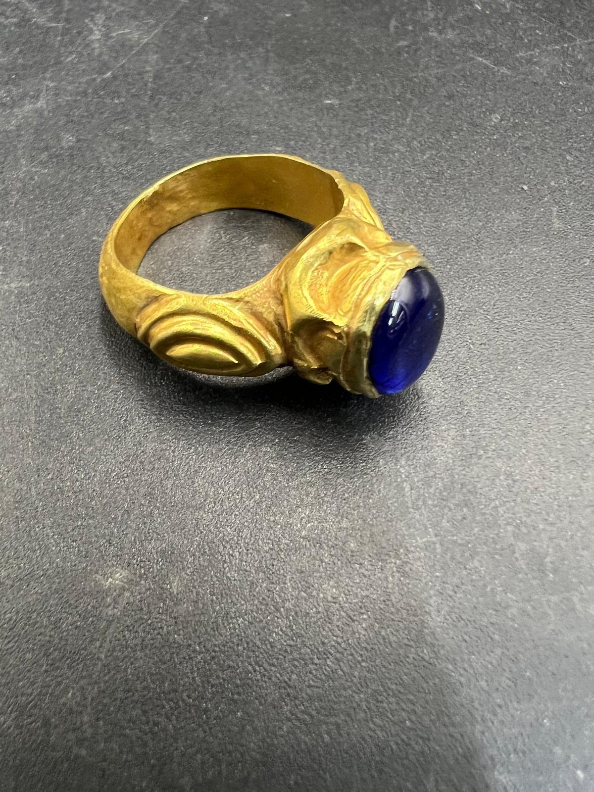 Bochic “Orient” Curated Antique Ring From Burma 18k Solid Gold & Blue Sapphire For Sale 9