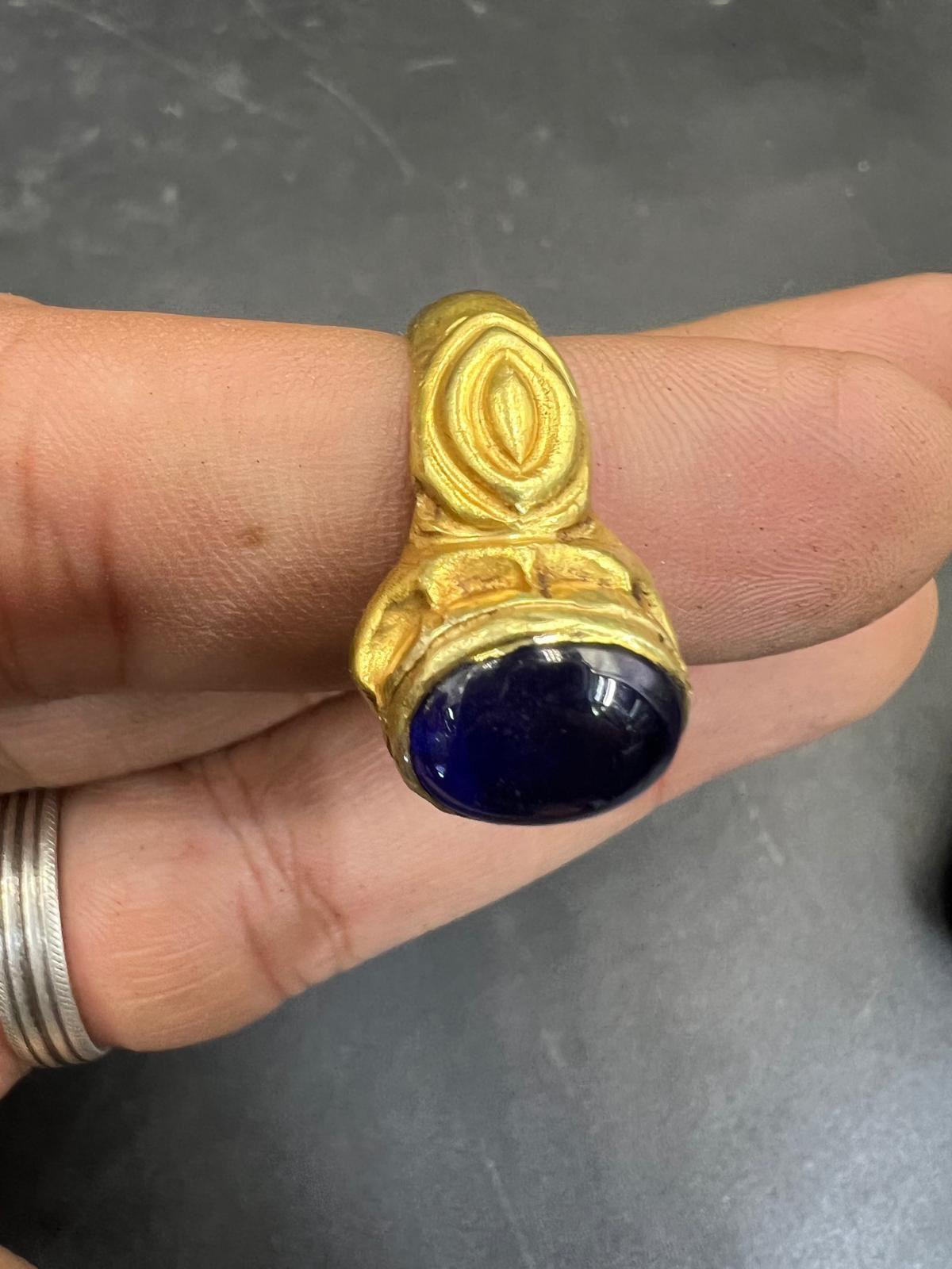 Bochic “Orient” Curated Antique Ring From Burma 18k Solid Gold & Blue Sapphire For Sale 10