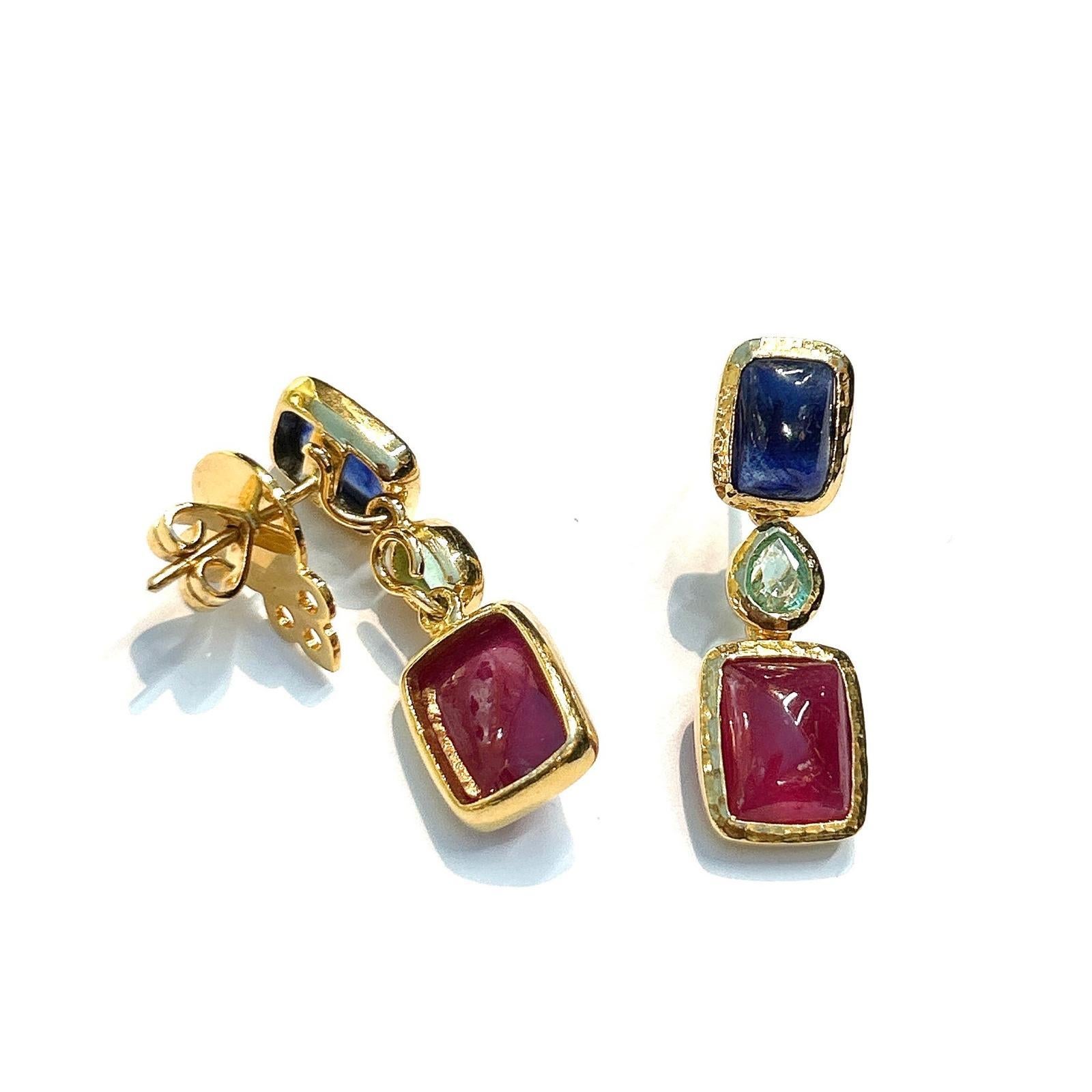 Bochic Orient-Ohrringe aus 18 Karat Gold und Silber mit Smaragd, blauem Saphir und rotem Rubin 5