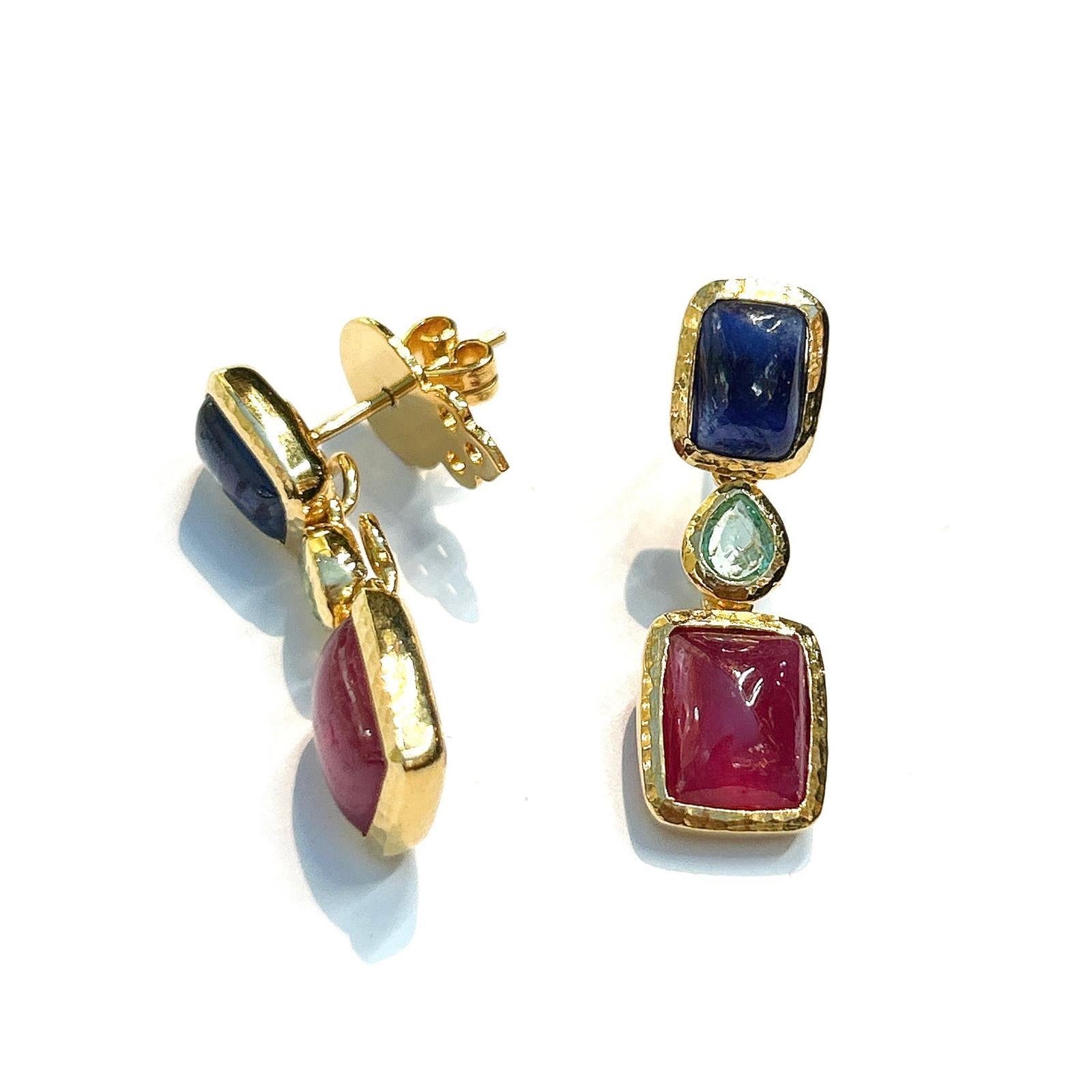 Bochic Orient-Ohrringe aus 18 Karat Gold und Silber mit Smaragd, blauem Saphir und rotem Rubin 6