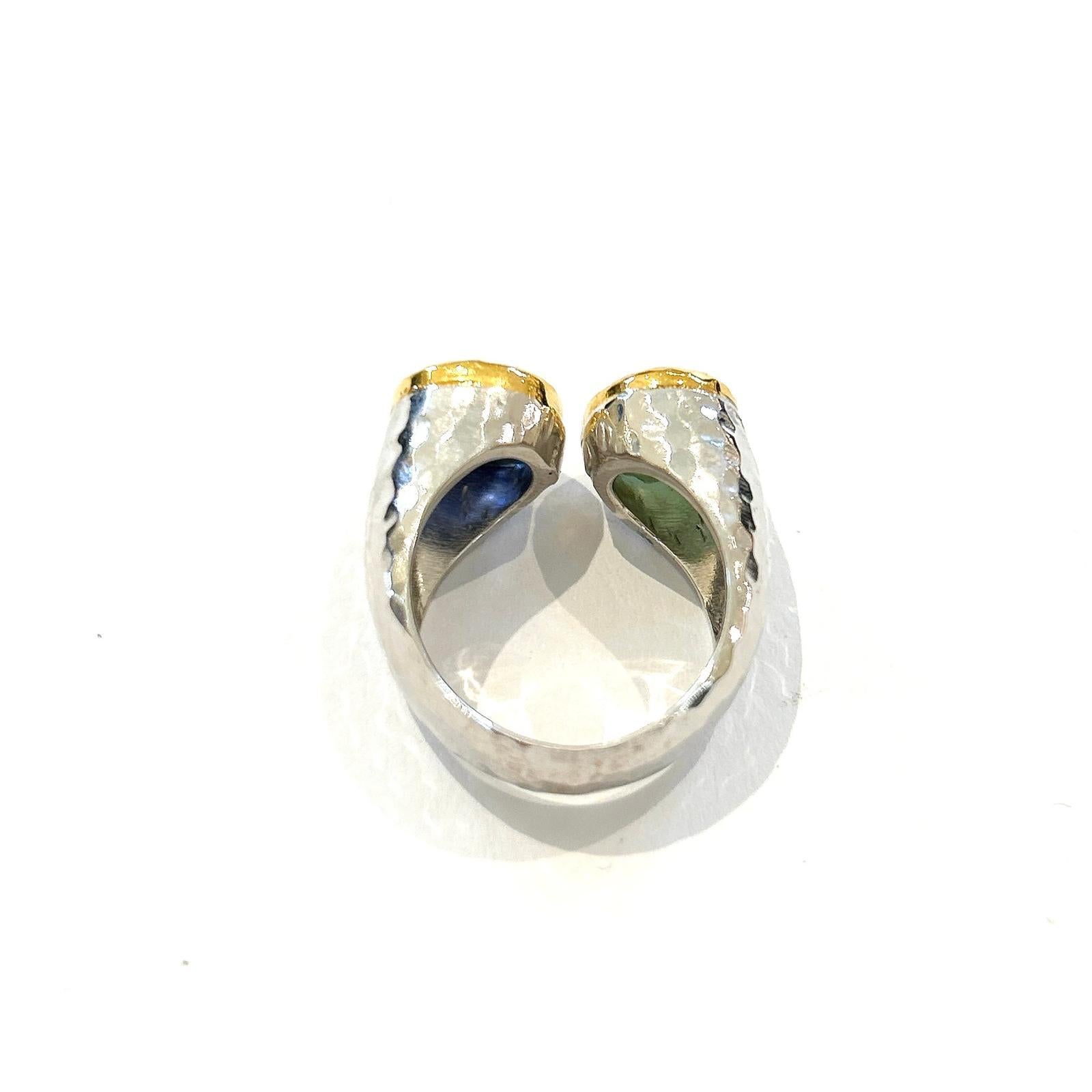 Women's or Men's Bochic “Orient” Emerald & Blue Sapphire Ring Set In 18K White Gold & Silver For Sale