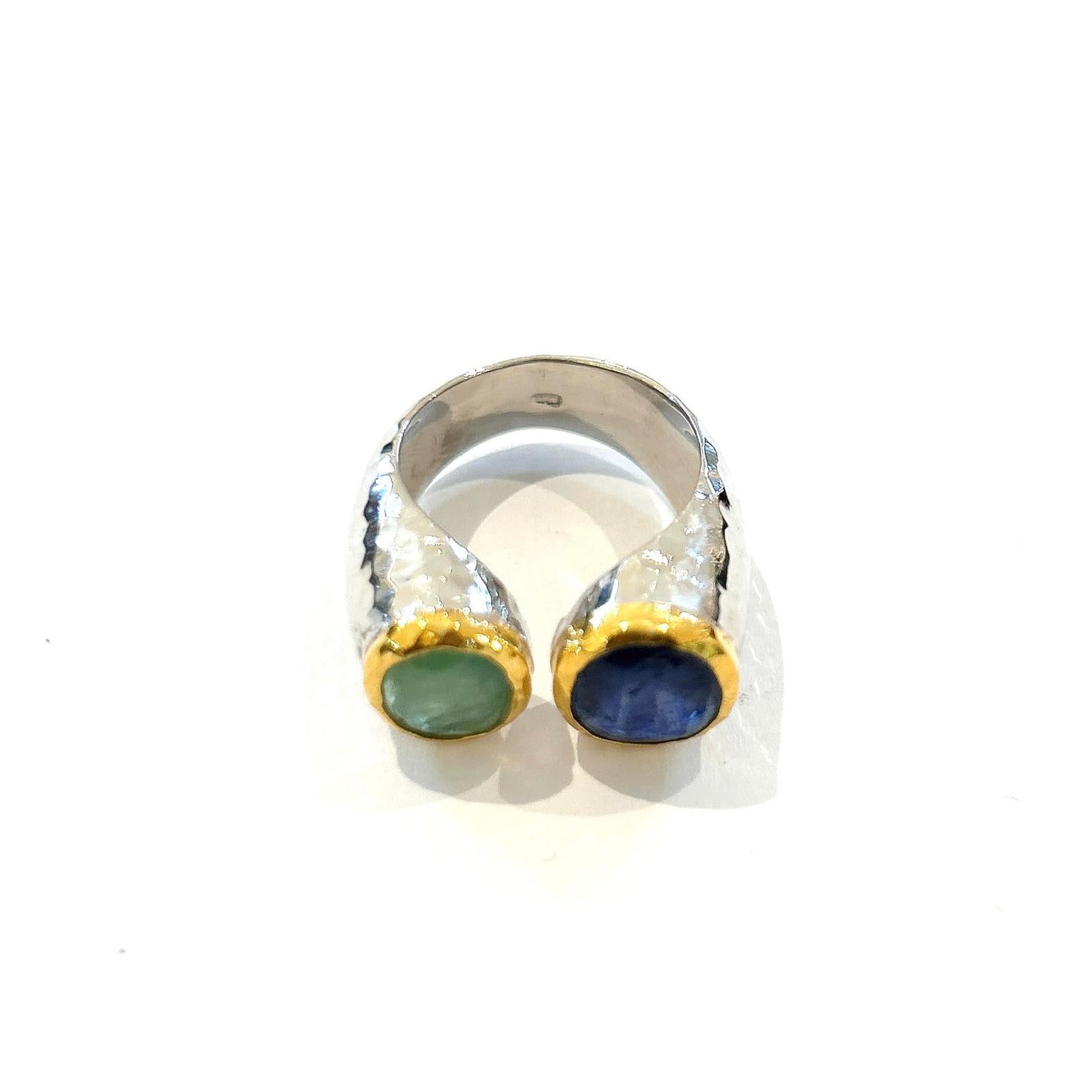 Bochic “Orient” Emerald & Blue Sapphire Ring Set In 18K White Gold & Silver For Sale 2