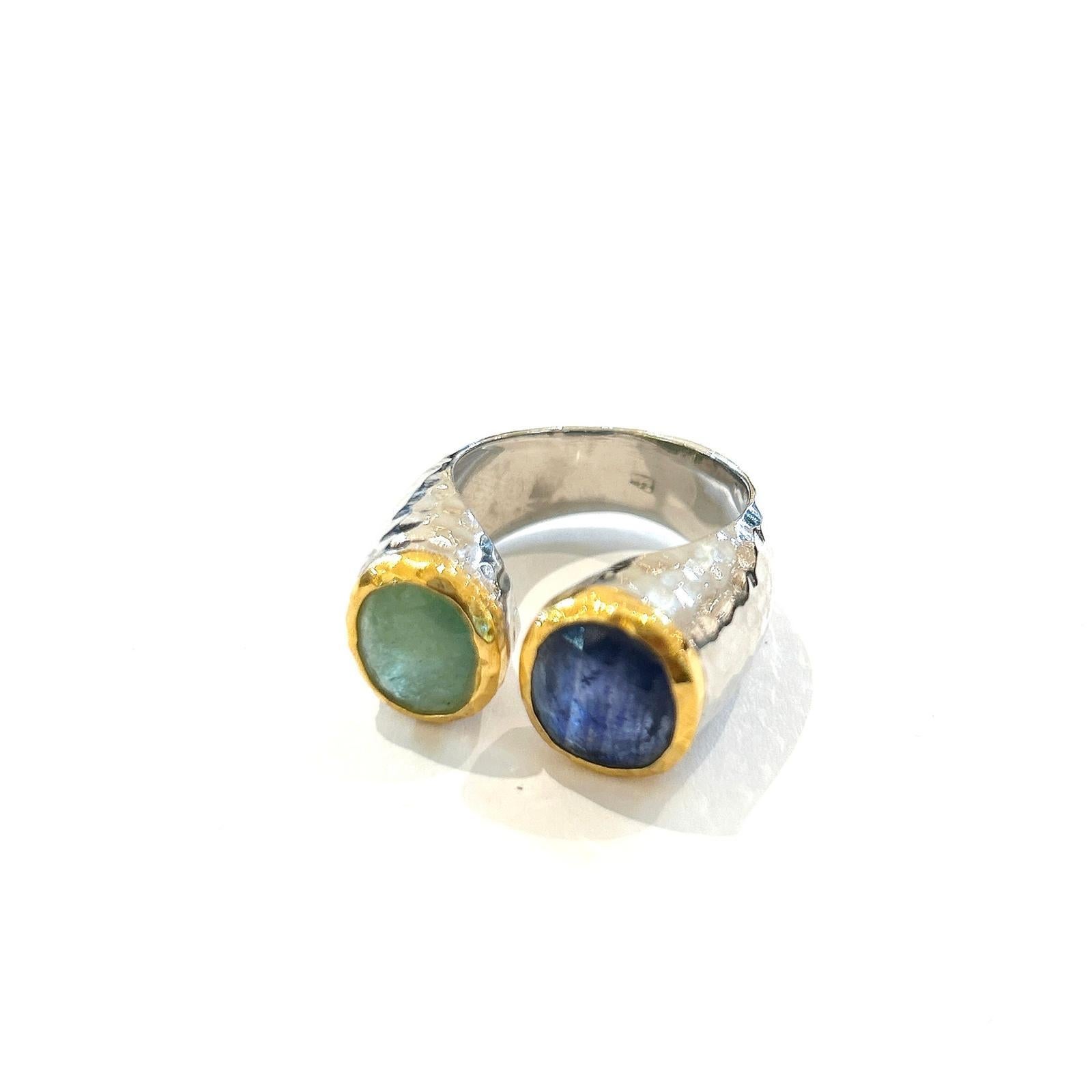 Bochic “Orient” Emerald & Blue Sapphire Ring Set In 18K White Gold & Silver For Sale 4