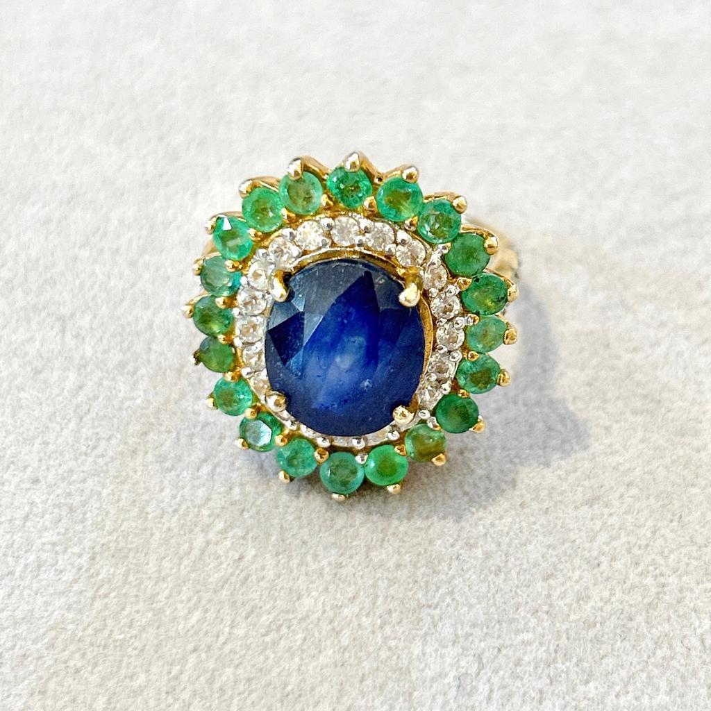 Bochic “Orient” Emerald, Sapphire & Diamond  Ring Set In 18K Gold & Silver 

Natural Blue Sapphire from Sri Lanka, Oval Cut 
7 Carat 
Natural Green Emeralds from Zambia, Round Cut
2.50 Carat 
Natural Diamonds, Round Cut 
1.40 Carat 

This Ring is