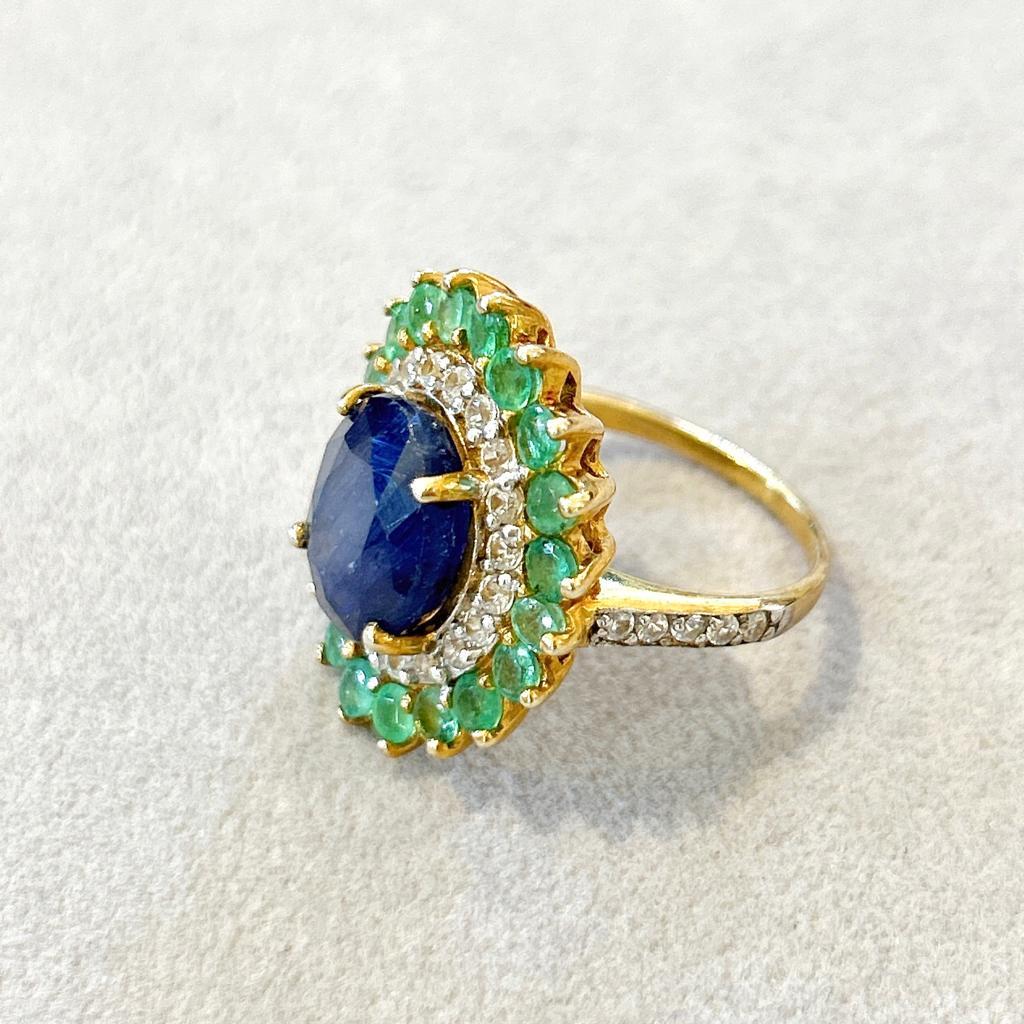 Anglo-Indian Bochic “Orient” Emerald, Sapphire & Diamond  Ring Set In 18K Gold & Silver  For Sale