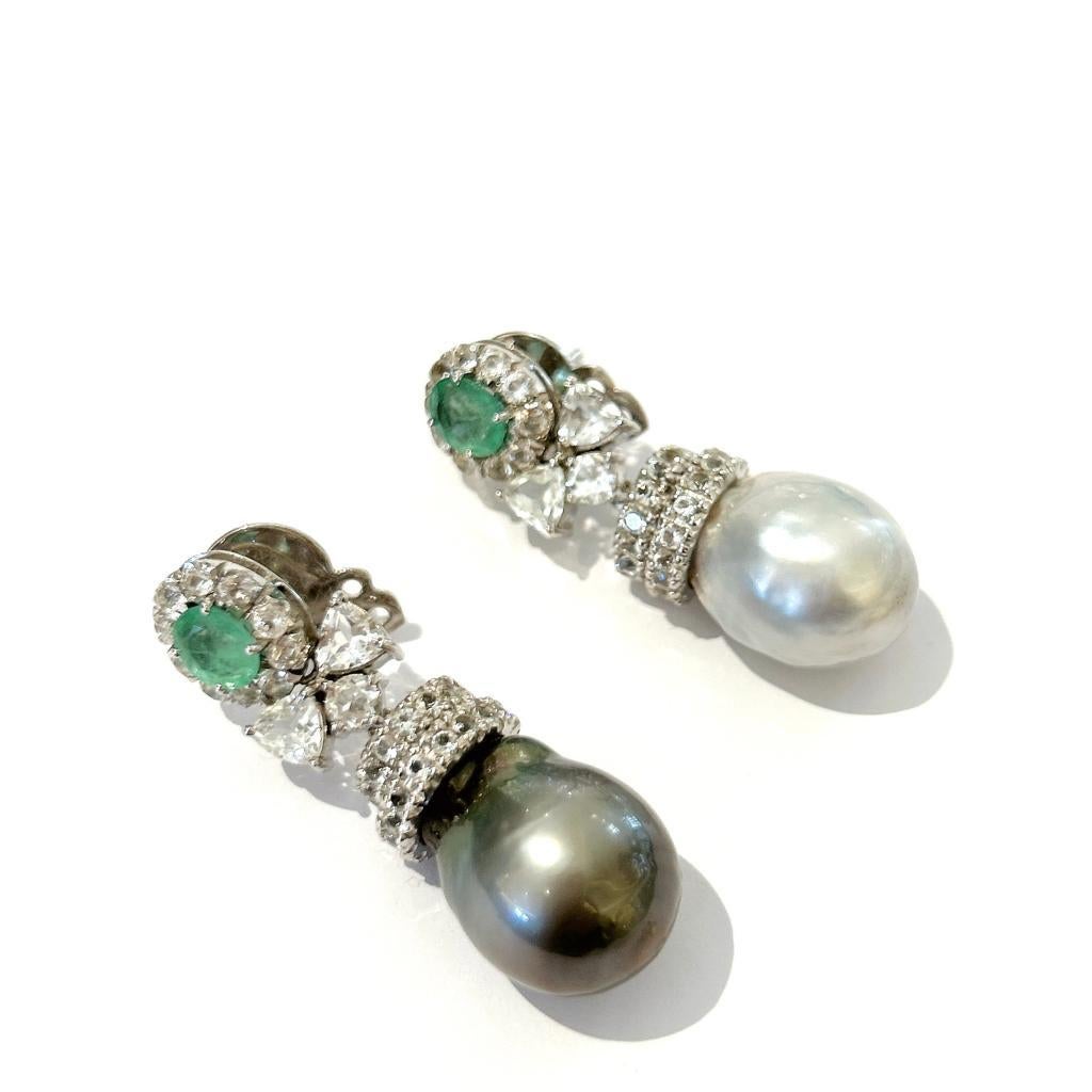 Bochic Orient-Ohrringe aus 18 Karat Gold und Silber mit Smaragd und Südseeperlen (Barock) im Angebot